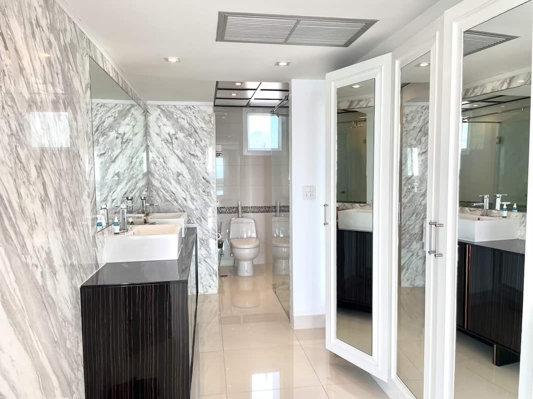 For Sales : Patong, Seaview Luxurious condo, 2 Bedrooms 2 Bathrooms 14th flr.