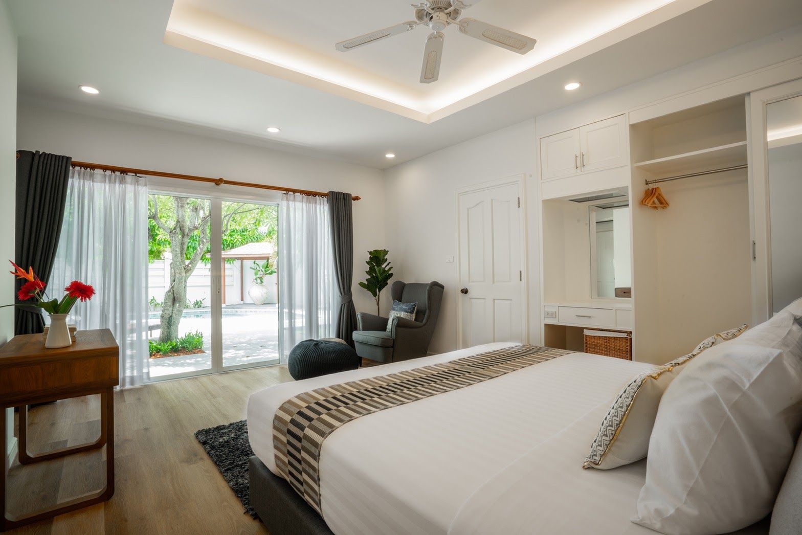 For Rent : Rawai, Luxury Private Pool Villa, 3 bedrooms 3 Bathrooms, Pool view.