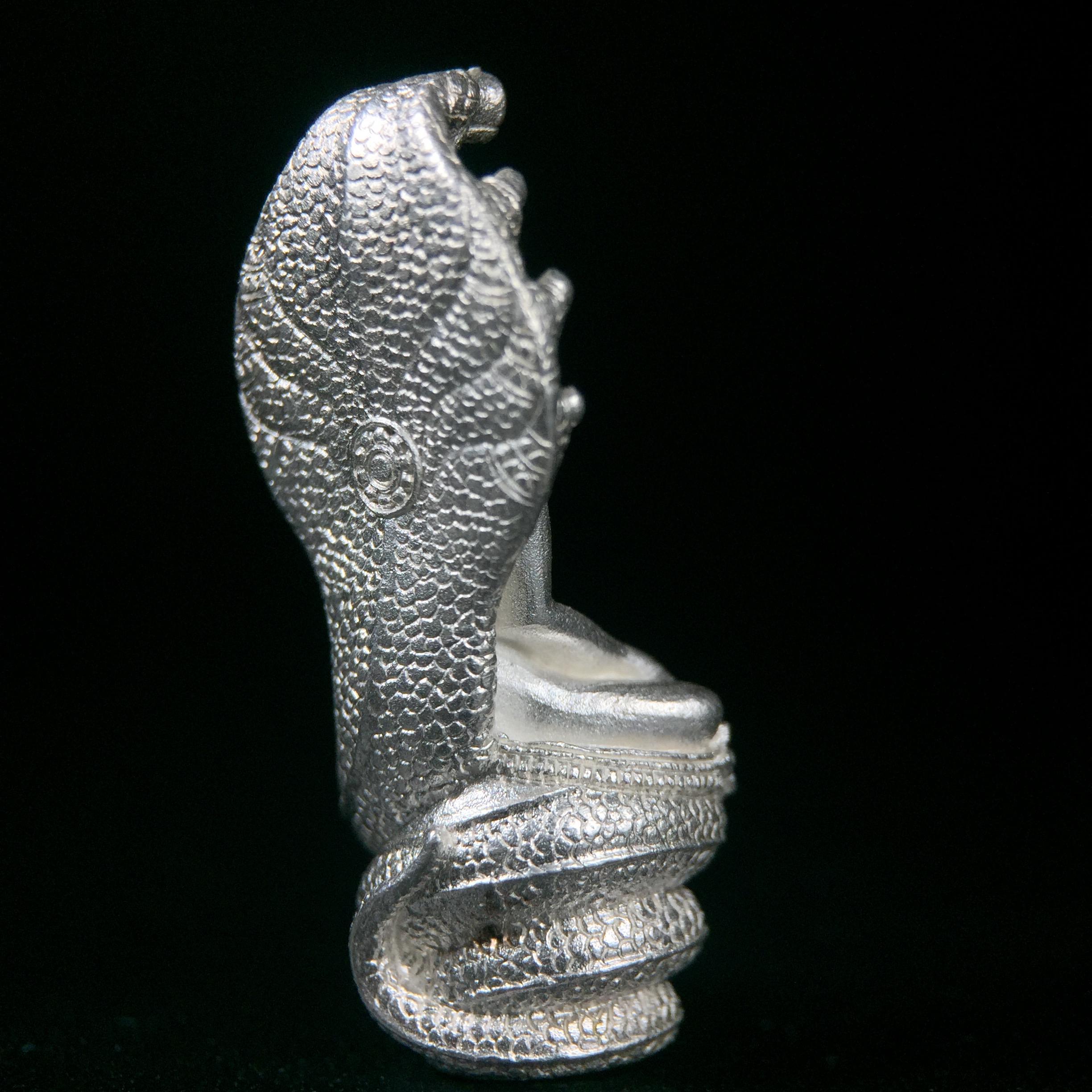 พระพุทธรูปนาคปรกปางมารวิชัย สธ. เนื่องวโรกาสสมเด็จพระเทพรัตนราชสุดาฯ ทรงเจริญพระชนมายุครบ 3 รอบ ปี2534 พิธีพุทธาภิเษก ณ วัดบวรนิเวศวิหาร โดยมีสมเด็จพระญาณสังวร สมเด็จพระสังฆราชเป็นองค์ประธาน(พิธีใหญ่ มวลสารดี พุทธศิลป์งดงาม)พระกริ่งเนื้อเงินพบเจอน้อยหายาก