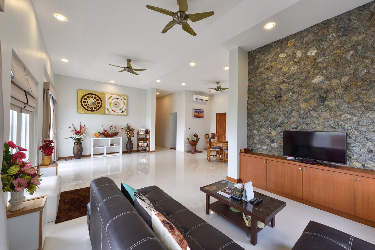 For Sales/Rent : 4 bed room private poool villa tropical modern style locate in Bandon-Cherntalay road.