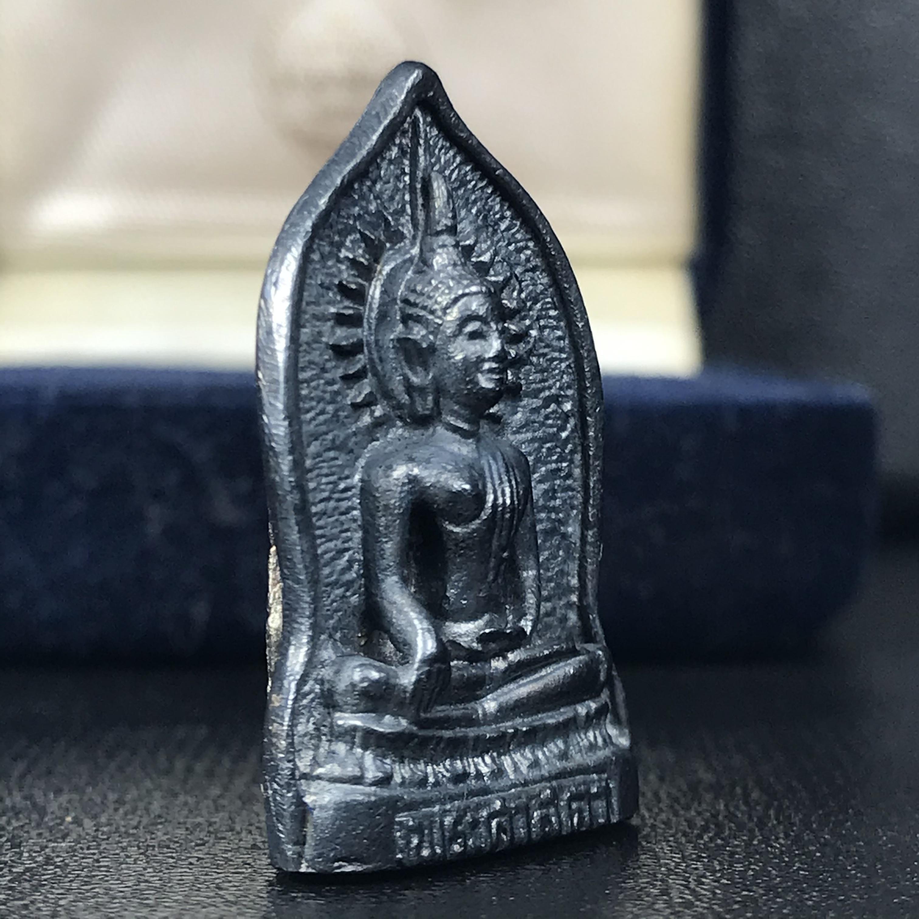 พระศาสดาใบเสมา ภปร. วัดบวรนิเวศวิหาร ปี2532 จัดสร้างในโอกาส 2 ทศวรรษรามาธิบดี เพื่อศูนย์การแพทย์สิริกิติ์ เนื้อเงิน(ผิวเดิมกลับดำสวยงาม)พร้อมกล่องบรรจุเดิม