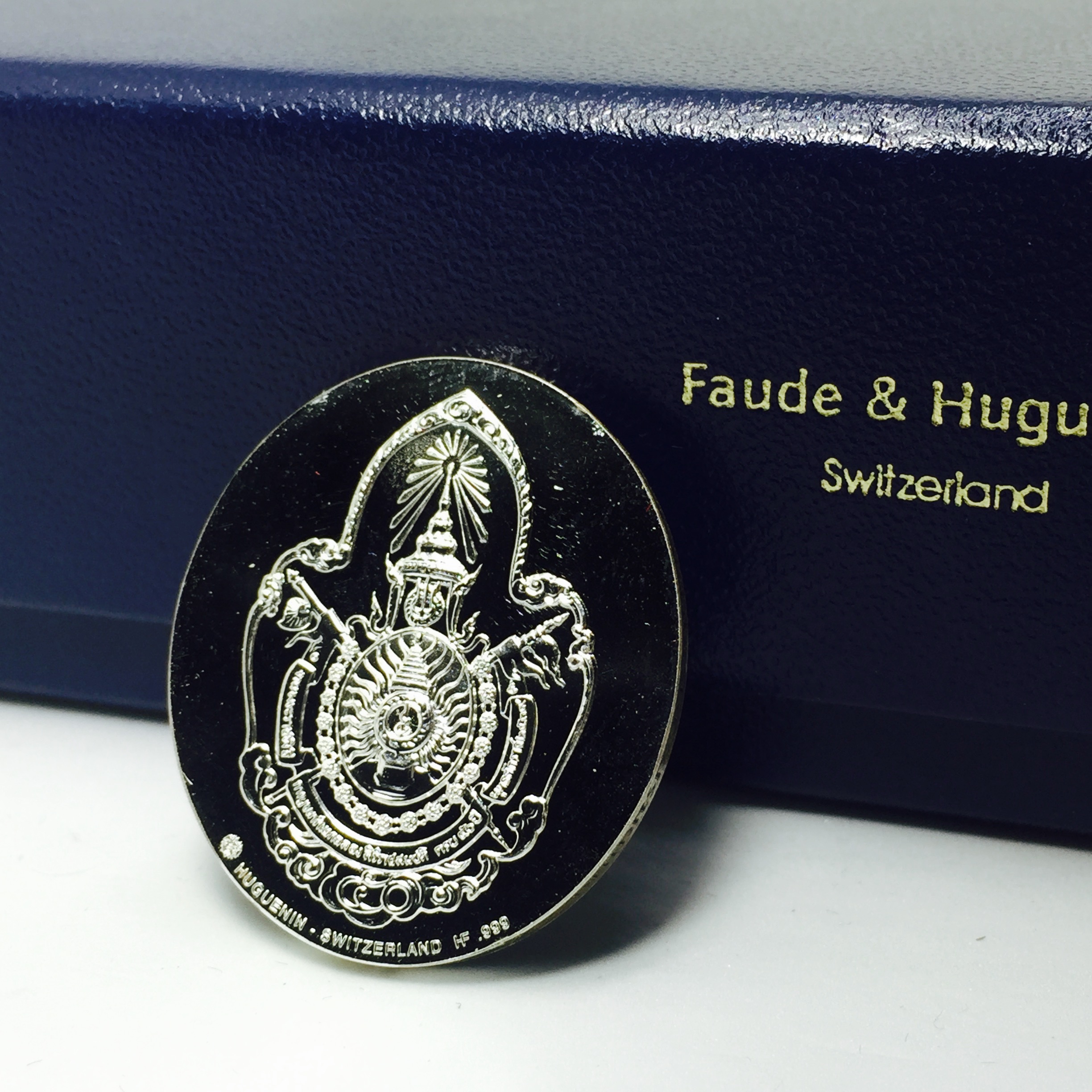 เหรียญที่ระลึกสร้างพระมหาธาตุเจดีย์ภักดีประกาศ เนื้อเงินและทองแดงนอกสภาพสวยมาก พร้อมกล่องเดิมๆ