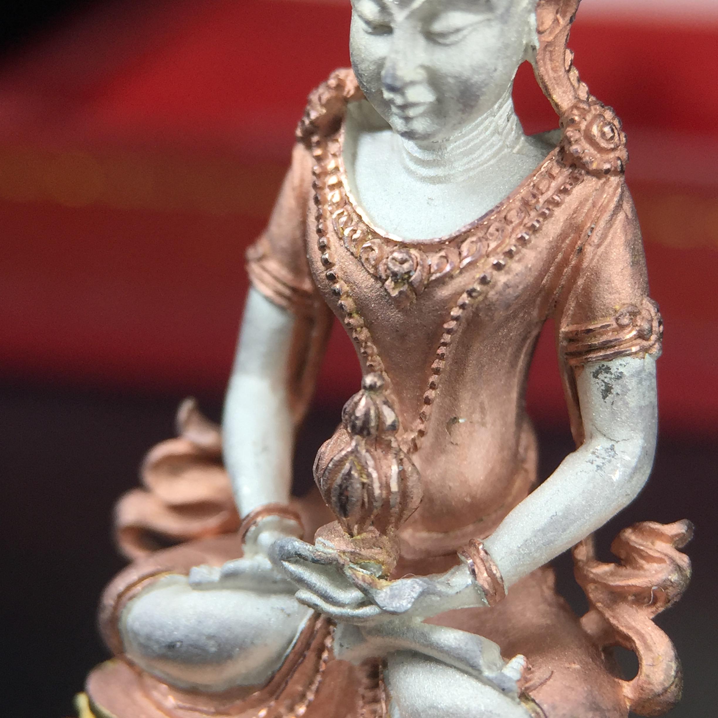 พระกริ่งอวโลกิเตศวร ( เจ้าแม่กวนอิม ) วัดโพธิ์แมนคุณาราม เนื้อเงิน 3 กษัตริย์ พ่นทราย รุ่นอุดมโภคทรัพย์ พ.ศ.2539(ผิวสวยเดิมพร้อมกล่องบรรจุการ์ดใบรับรองเดิมครบ) (อีกหนึ่งรุ่นยอดนิยม พุทธศิลป์สวยงดงาม)