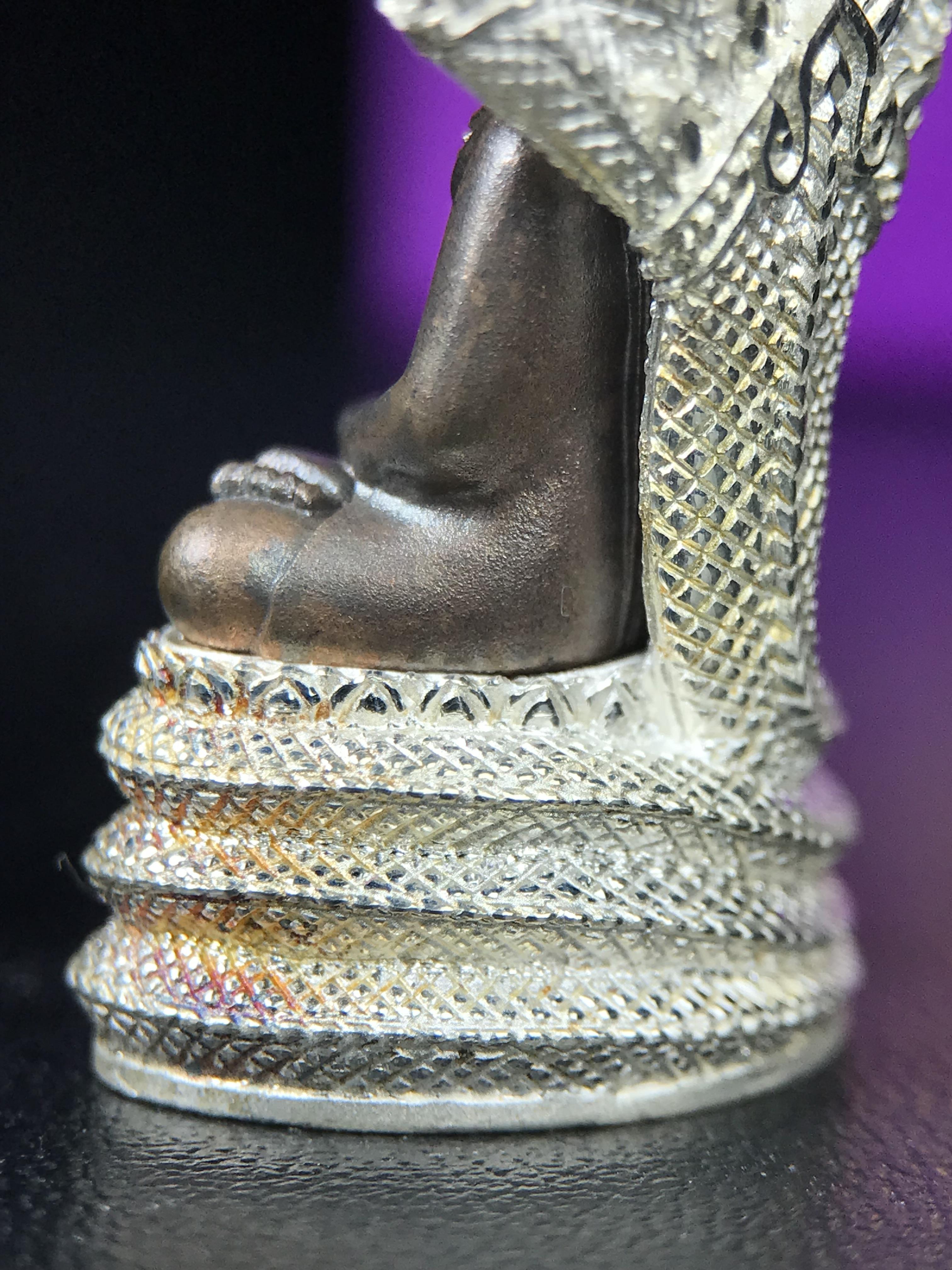 พระนาคปรก สธ. รุ่นสร้างพระอุโบสถเฉลิมพระเกียรติ 4 รอบ 84 พรรษา สมเด็จพระเทพรัตนราชสุดาฯ วัดบวรนิเวศวิหาร ปี 2543 พิมพ์ใหญ่ องค์พระเนื้อนวโลหะ ฐานนาคปรกเนื้อเงิน(สภาพ สวย )พิธีใหญ่ พุทธศิลป์งดงาม หายาก(องค์หมายเลขสวย ๒๖๗) (1 ใน 1999 องค์)