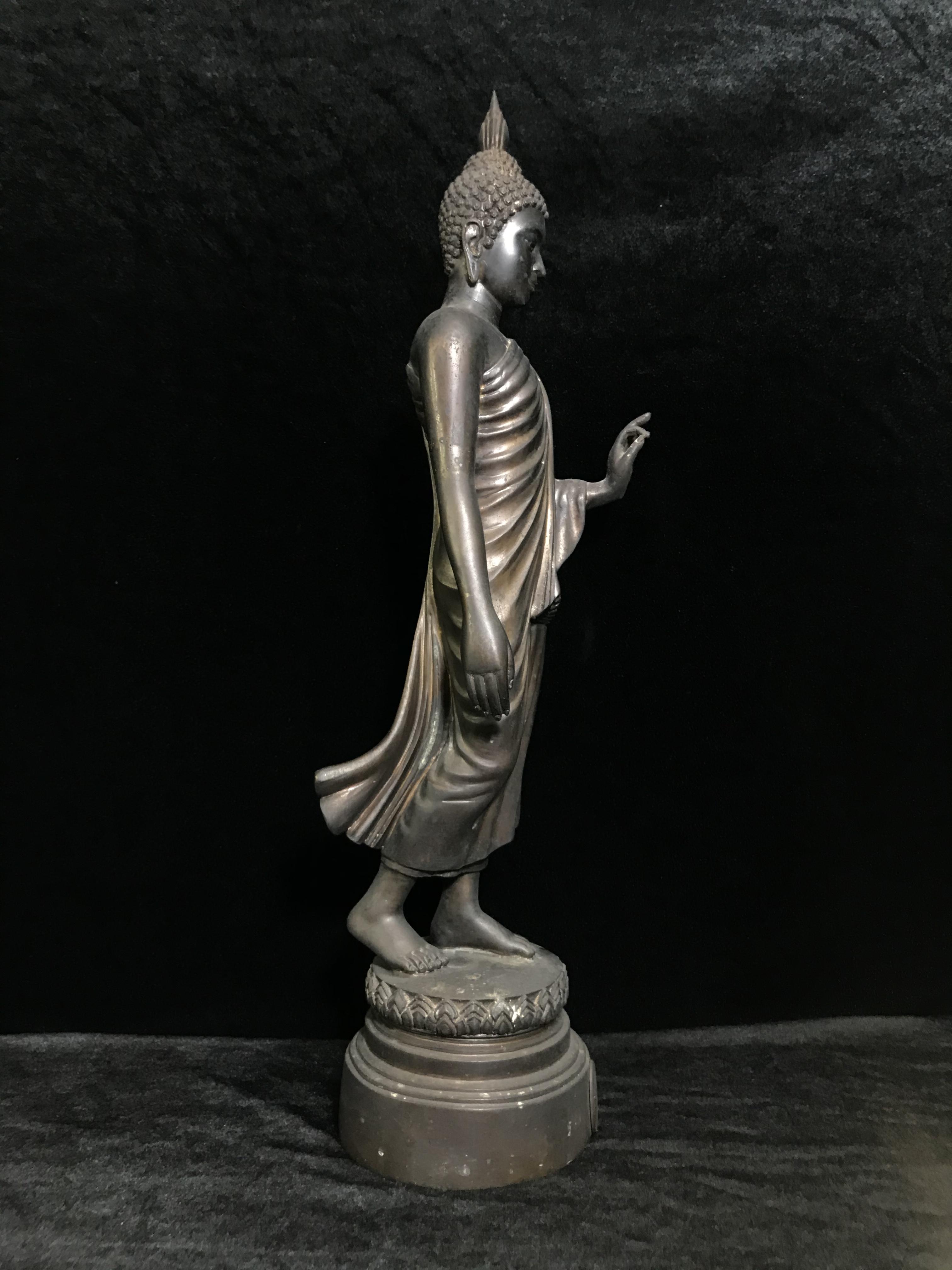 พระบูชา 25พุทธศตวรรษ พระศรีศากยะทศพลญาณ ประธานพุทธมณฑลสุทรรศน์ ปี 2530 ตราสัญลักษณ์ ในมหาวาระพระชนมพรรษา ครบ 5 รอบ 60 พรรษา เมื่อ 5 ธันวาคม พ.ศ. 2530 หมายเลข (๑๕)๓๖๕ ขนาดความสูง 15 นิ้ว รวมฐานสูง 18 นิ้ว(นิยมหายาก)