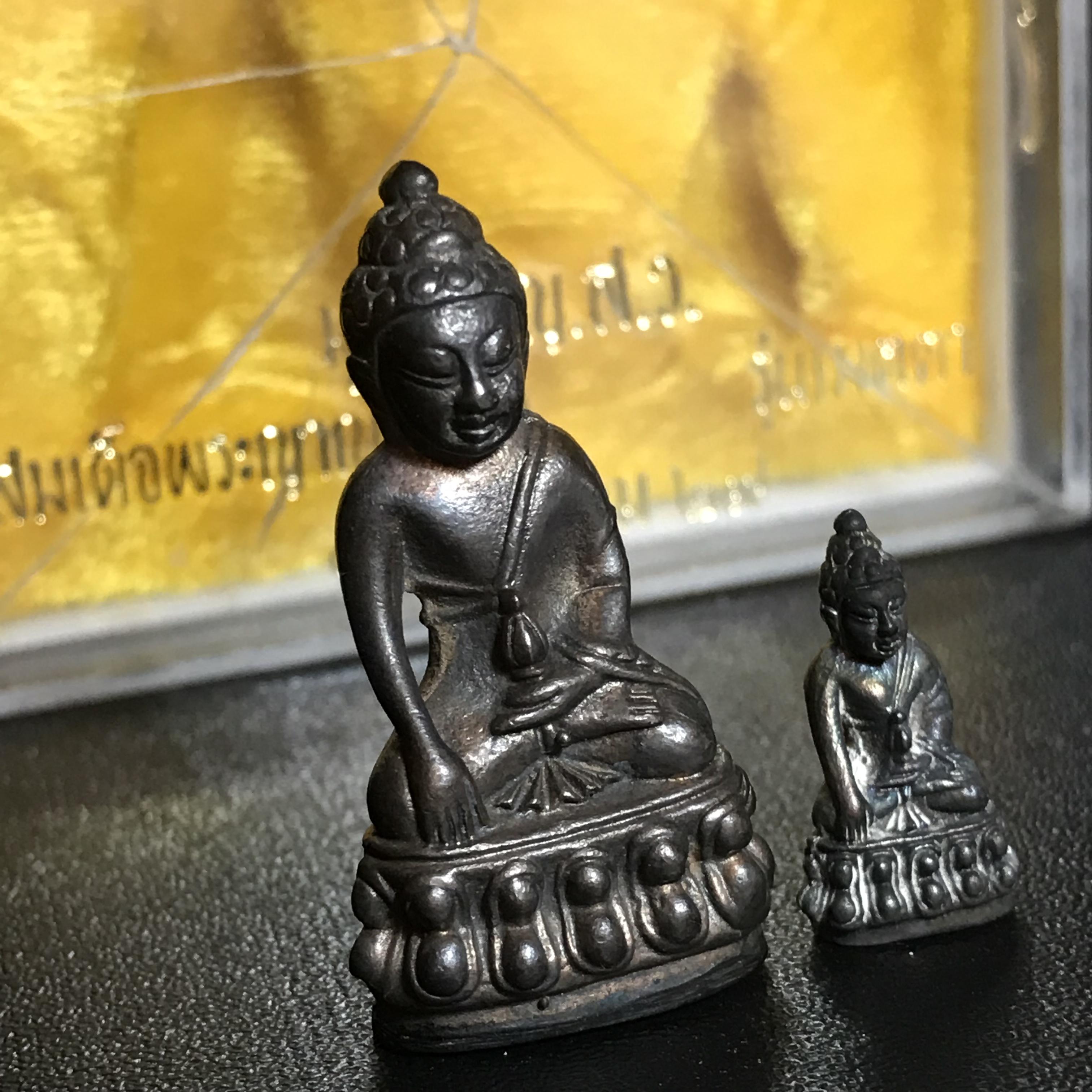 พระกริ่ง-พระชัยวัฒน์ รุ่นเมตตา ปี2529 วัดบวรนิเวศวิหาร เนื้อนวโลหะ(ในหลวงร.9เสด็จเททอง)(1ใน999ชุด)