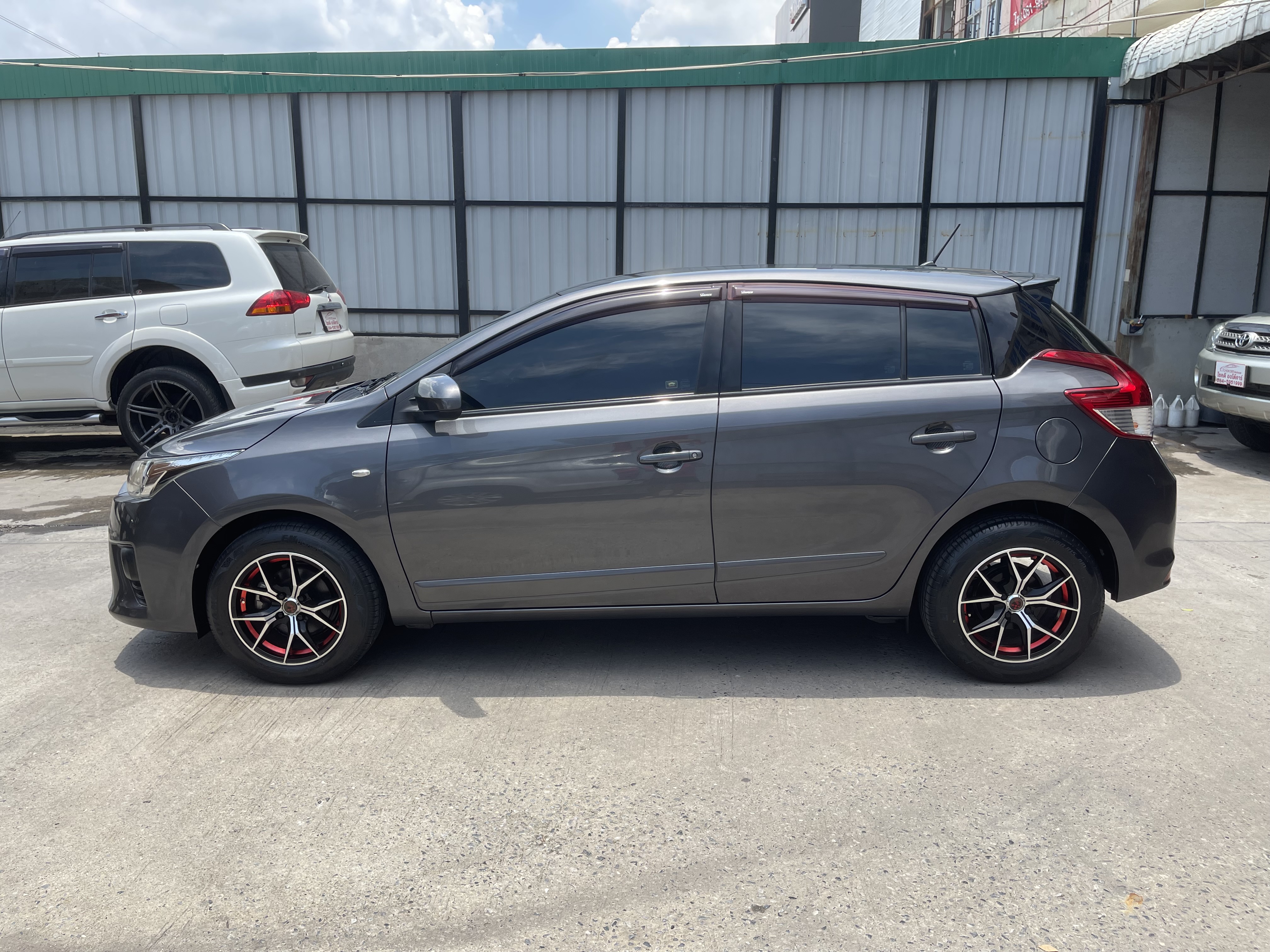 Toyota Yaris 1.2 E At 2017 เทาดำ