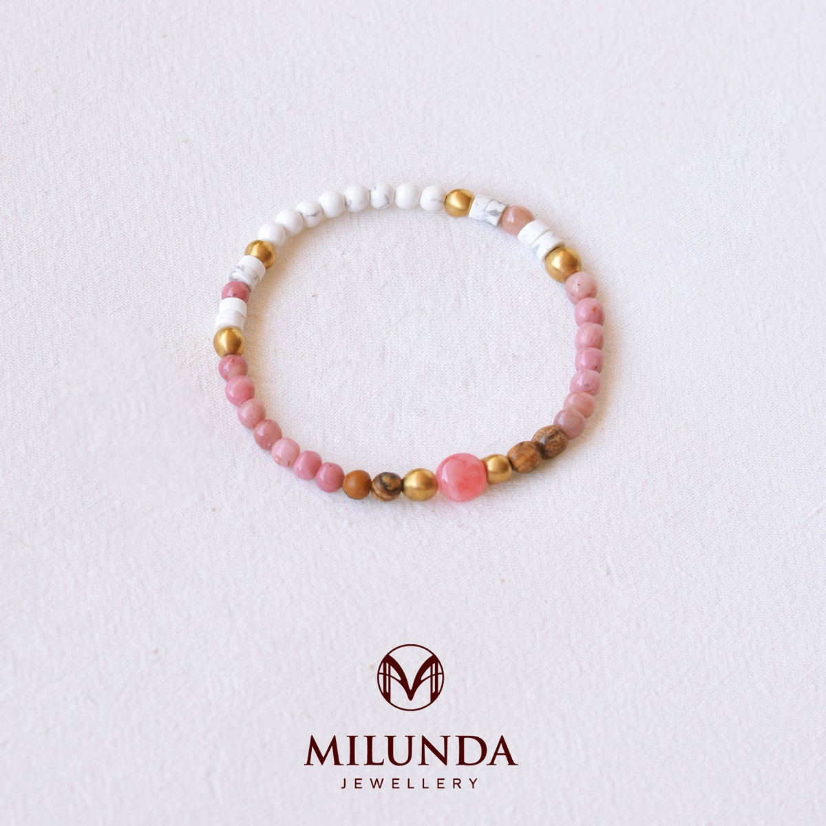 กำไลหินเสริมทรัพย์มั่งคั่ง ผู้ที่เกิดวันพุธกลางคืนมี 3 แบบ