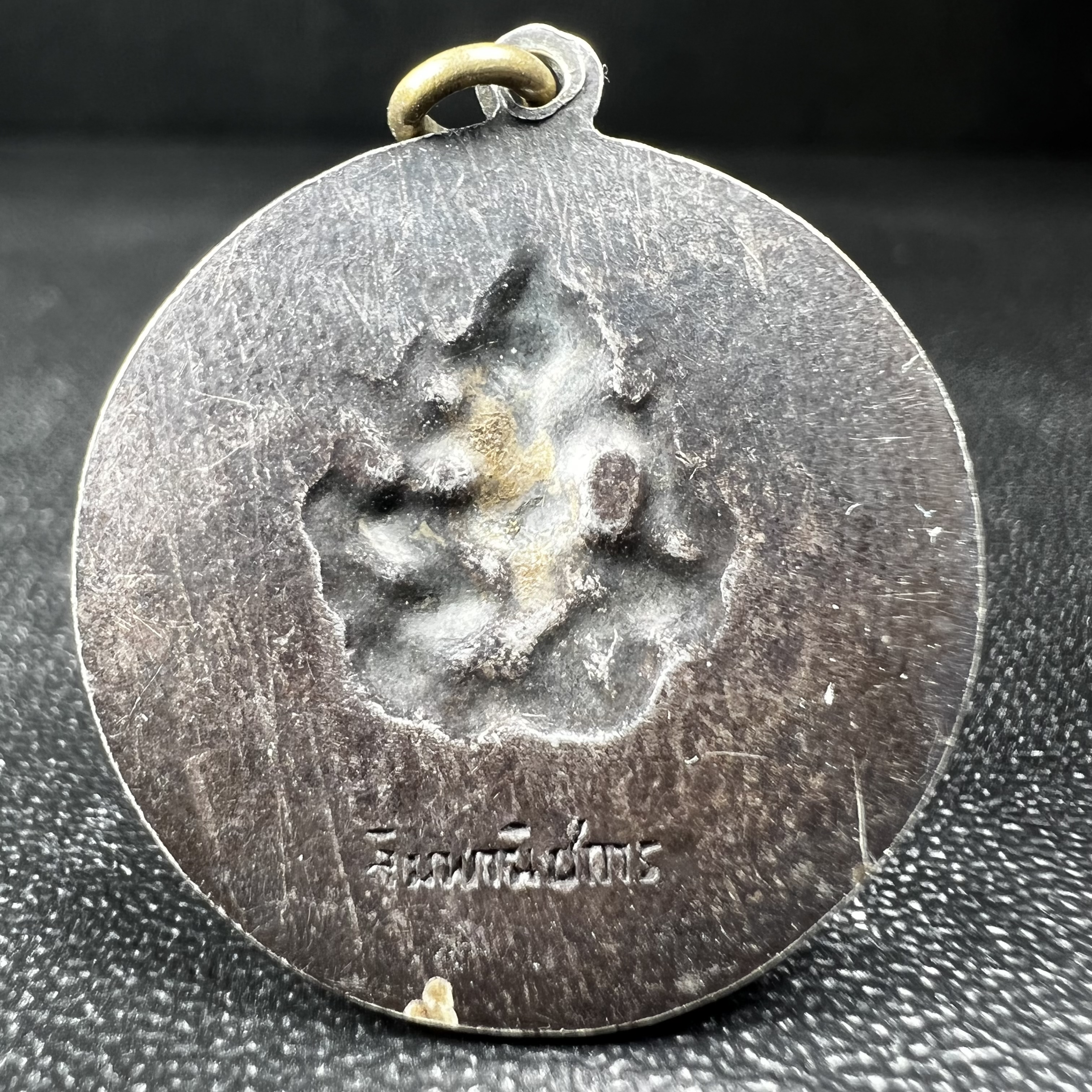 เหรียญพระพิฆเนศวร ปี 2513 จัดสร้างโดย "ท่านอาจารย์ ฉลาด เค้ามูลคดี" เนื้อเงินลงยา(สภาพสวยเดิม ผิวเงินเดิม ผิวลงยาติดเต็มไม่มีกระเทาะ)พิธีใหญ่เป็นเหรียญที่อยู่ในความนิยมสะสมของกลุ่มดารา ศิลปิน หายาก