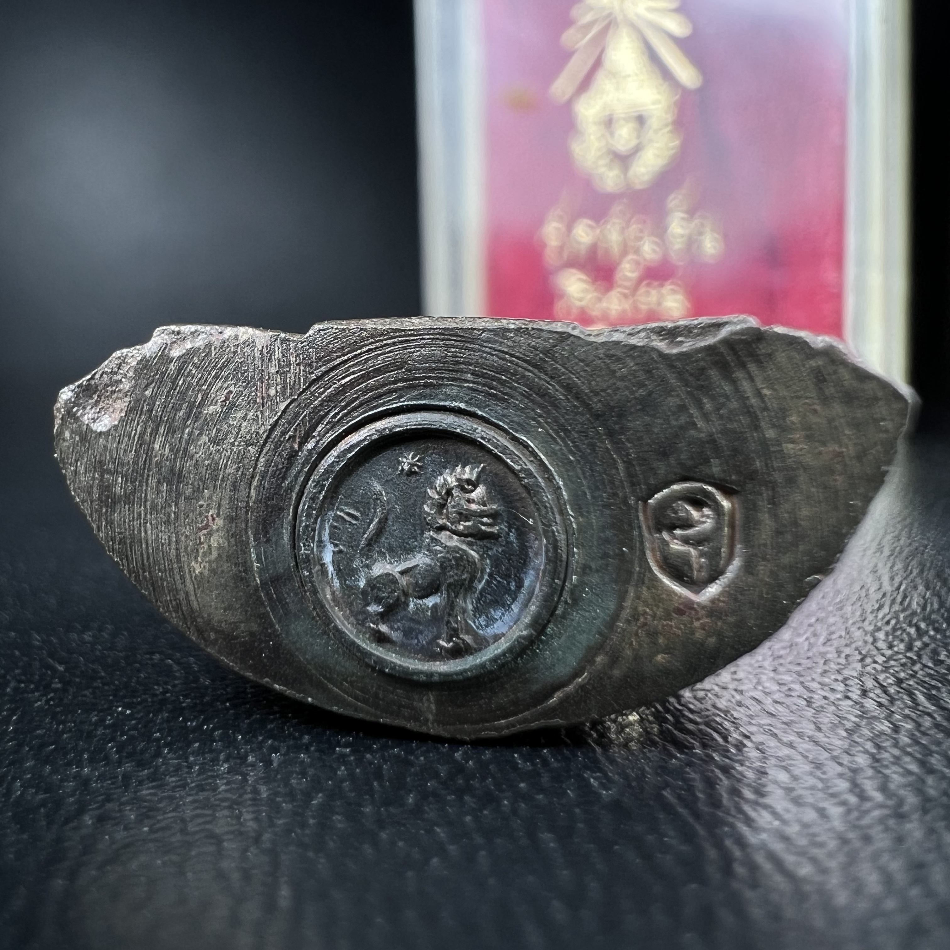 พระพุทธชินราช วัดพันอ้น จ.เชียงใหม่ ปี 2513 เนื้อนวโลหะ สภาพสวยจัดกล่องครบ(1ใน 2513 องค์)(พระดี ปีลึก พิธีใหญ่ เกจิในยุคร่วมปลุกเสก นิยม)อีกหนึ่งผลงานที่นายช่างเกษม มงคลเจริญ เป็นผู้ ออกแบบ และ แกะบล็อกพิมพ์ หลวงปู่โต๊ะ วัดประดู่ฉิมพลี ร่วมปลุกเสก