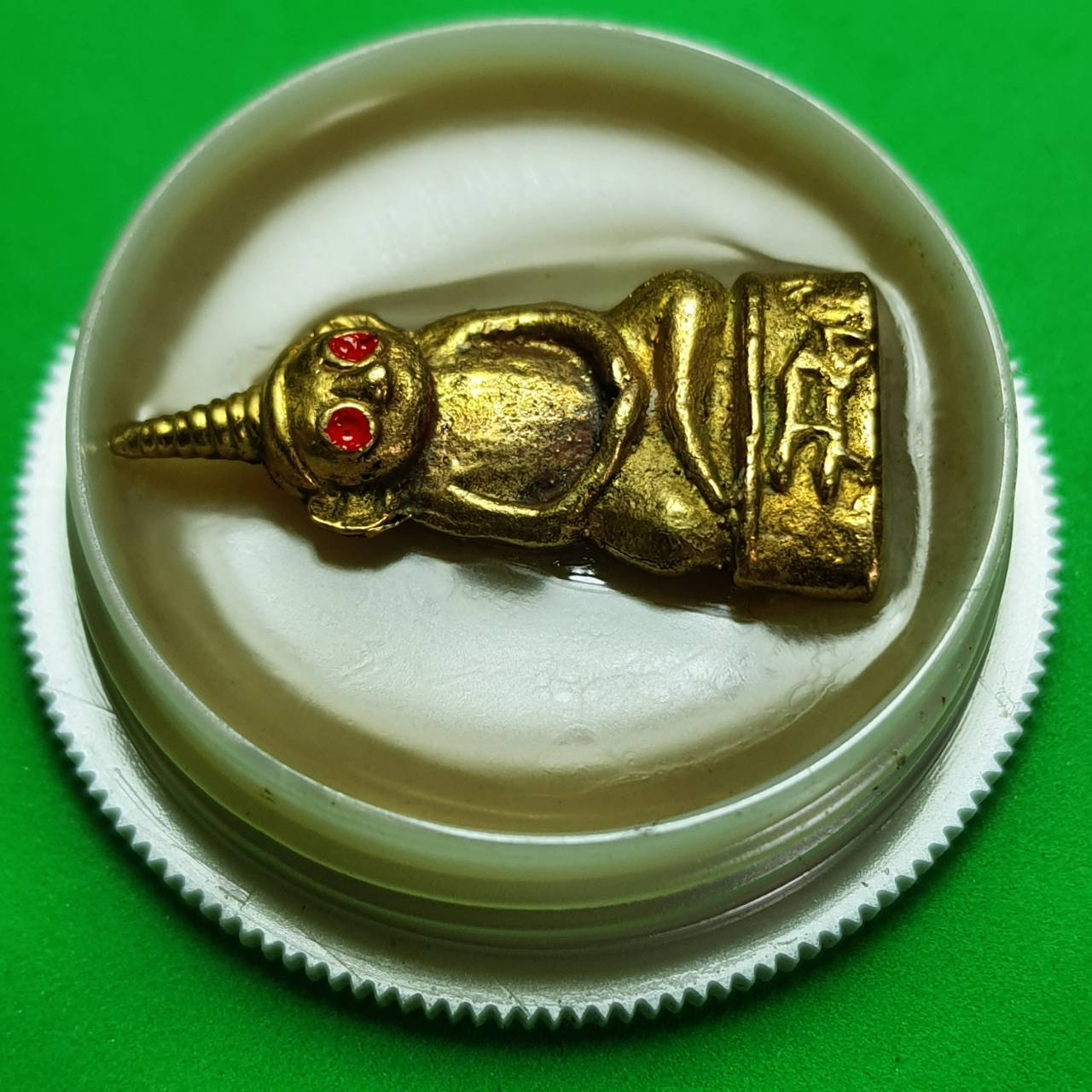 ของเสน่ห์ สีผึ้งมหาเสน่ห์ สีผึ้งงั่งตาแดง งั่ง งั่งตาแดง งั่งมหาเสน่ห์ งั่งเขมร งั่งตาแดง สีผึ้งแท้ โบราณ พ่องั่ง