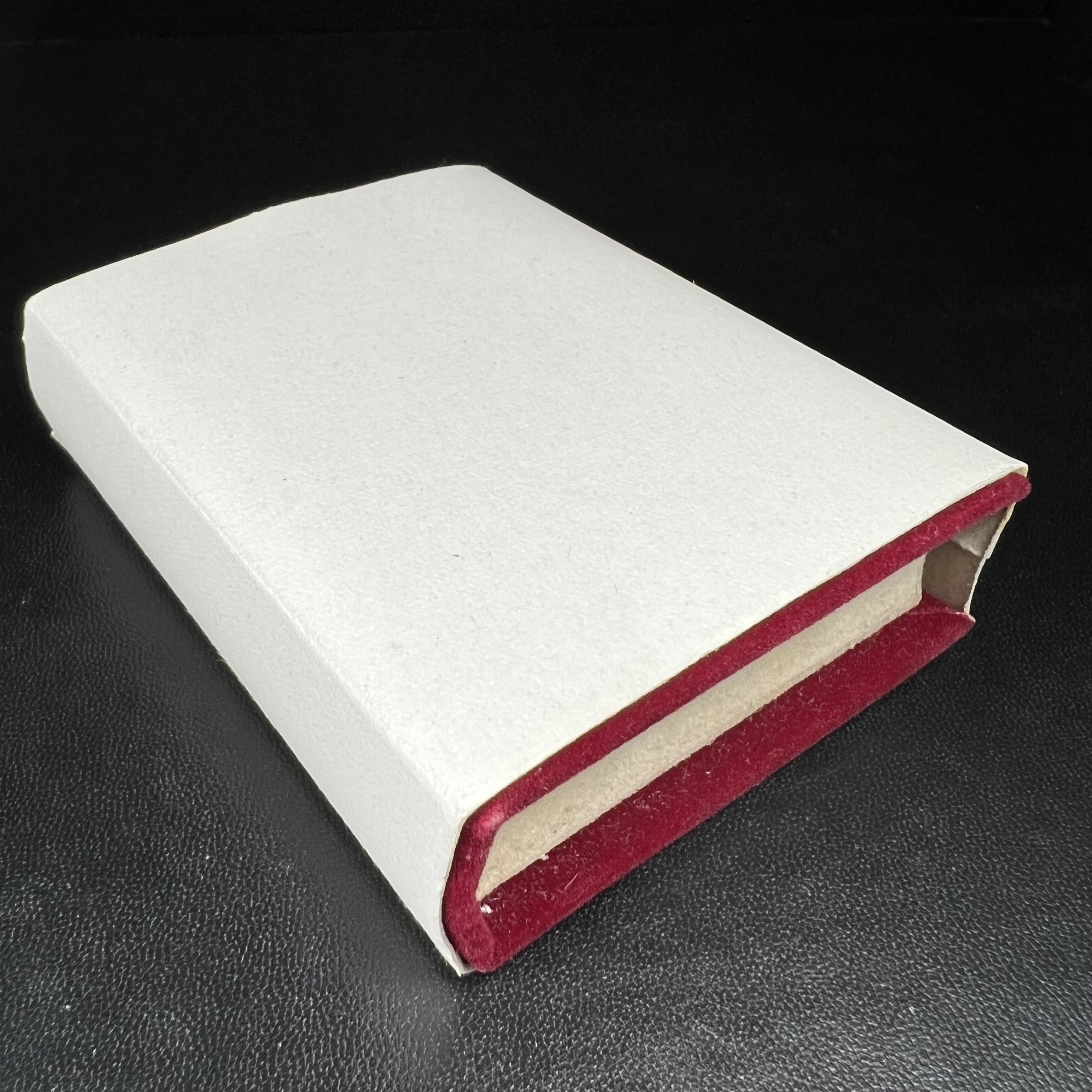 พระกริ่งไพรีพินาศ ตรากาญจนาภิเษก วัดบวรนิเวศวิหาร ที่ระลึกในหลวงรัชกาลที่9 ครองสิริราชสมบัติครบ 50ปี เนื้อเงิน(สภาพผิวเดิมขึ้นสีรุ้งธรรมชาติสวยแบบนิยม)(เสน่ห์พระเนื้อเงินสีสันที่ธรรมชาติสรรค์สร้าง)เข้มขลังทรงอานุภาพยิ่งใหญ่ กำราบศัตรูพ่ายสิ้น พระไพรีพินาศ