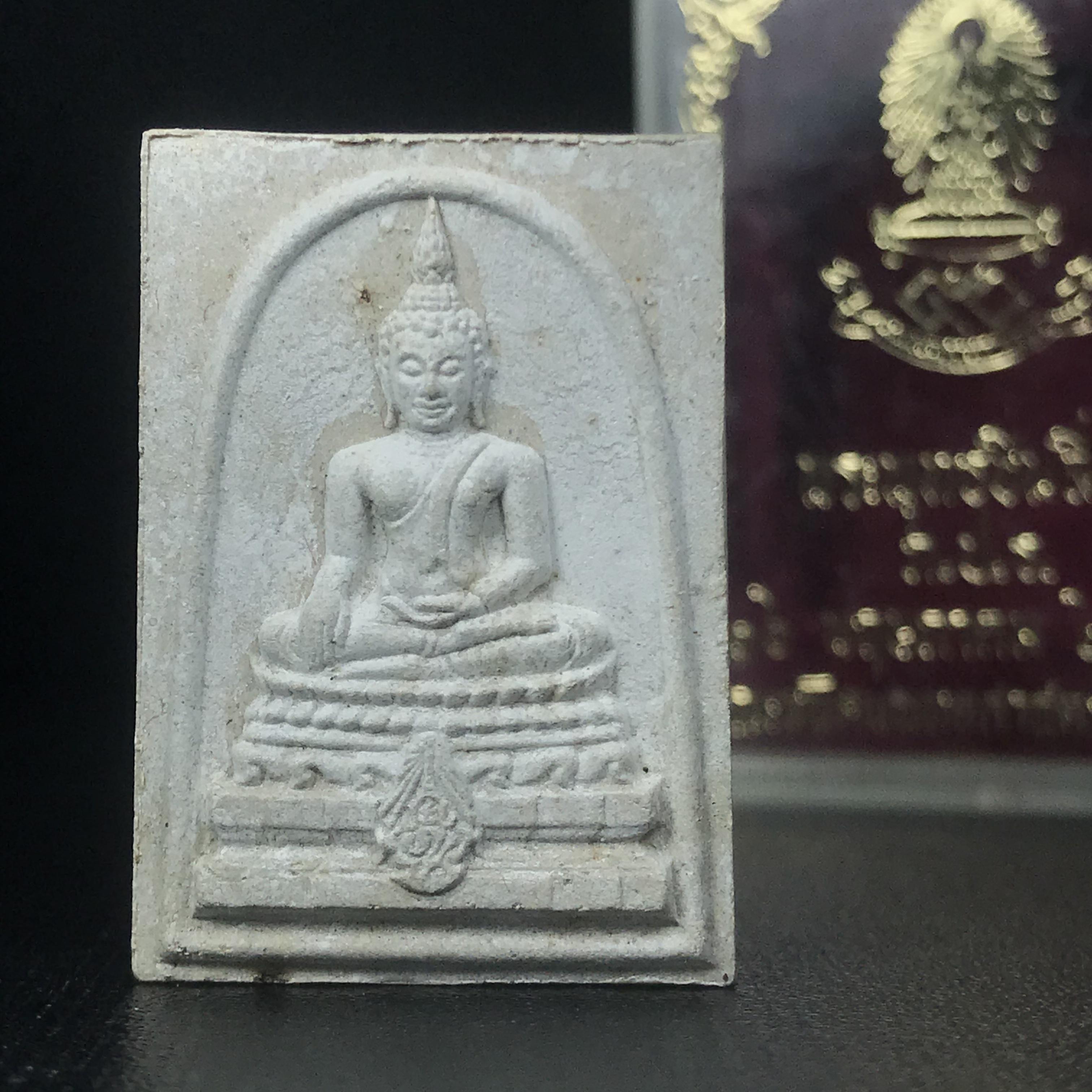 พระพุทธชินสีห์ ภปร. ทันโต เสฏโฐ ปี2533 พิมพ์ใหญ่ พร้อมใบรับรองบรรจุพระทนต์ในหลวง รุ่นเดียวในประวัติศาสตร์ ****รุ่นนี้ขอแนะนำ****