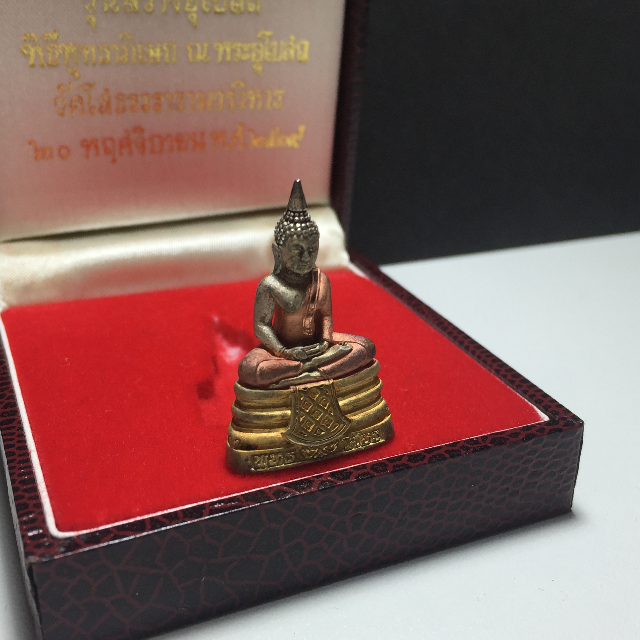 หลวงพ่อโสธร เนื้อเงินสามกษัตริย์ รุ่นสร้างอุโบสถ พร้อมกล่องเดิม พ.ศ.2539