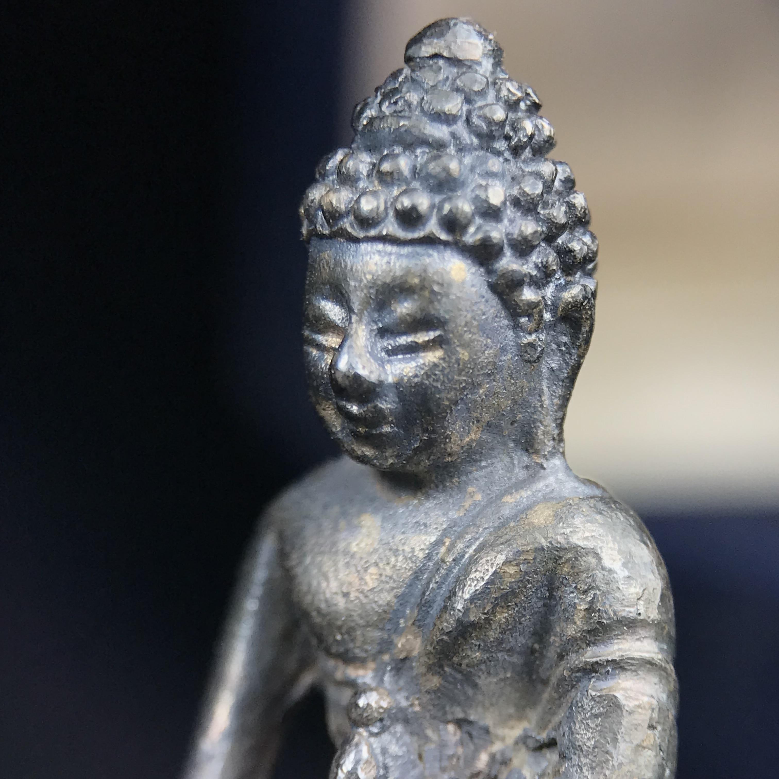 พระกริ่งศาสดา ภปร. วัดบวรนิเวศวิหาร ปี 2532 จัดสร้างในโอกาสสองทศวรรษรามาธิบดี เพื่อศูนย์การแพทย์สิริกิติ์ เนื้อเงิน(ผิวเดิมกลับดำสวยงาม) (พิธีใหญ่ มวลสารมงคล สวยงามเข้มขลัง)สมเด็จพระญาณสังวร สมเด็จพระสังฆราชฯเสด็จเททอง