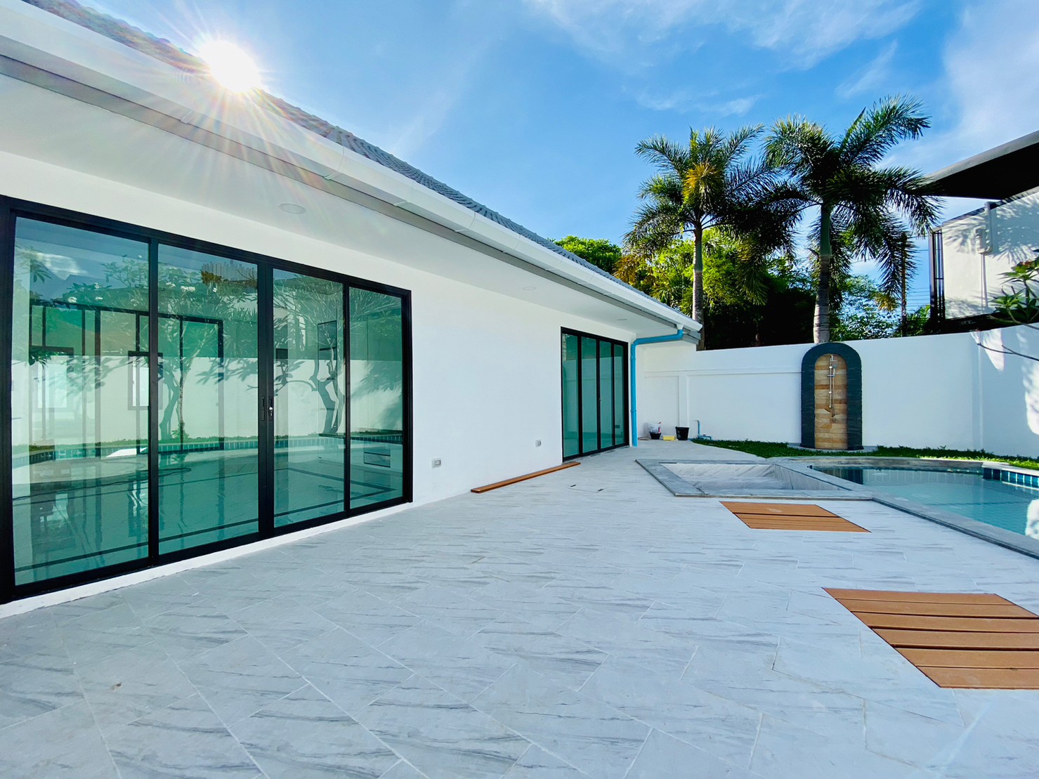 For Sale : Kathu, Private Luxury House With Pool, 3 bedrooms 2 bathrooms