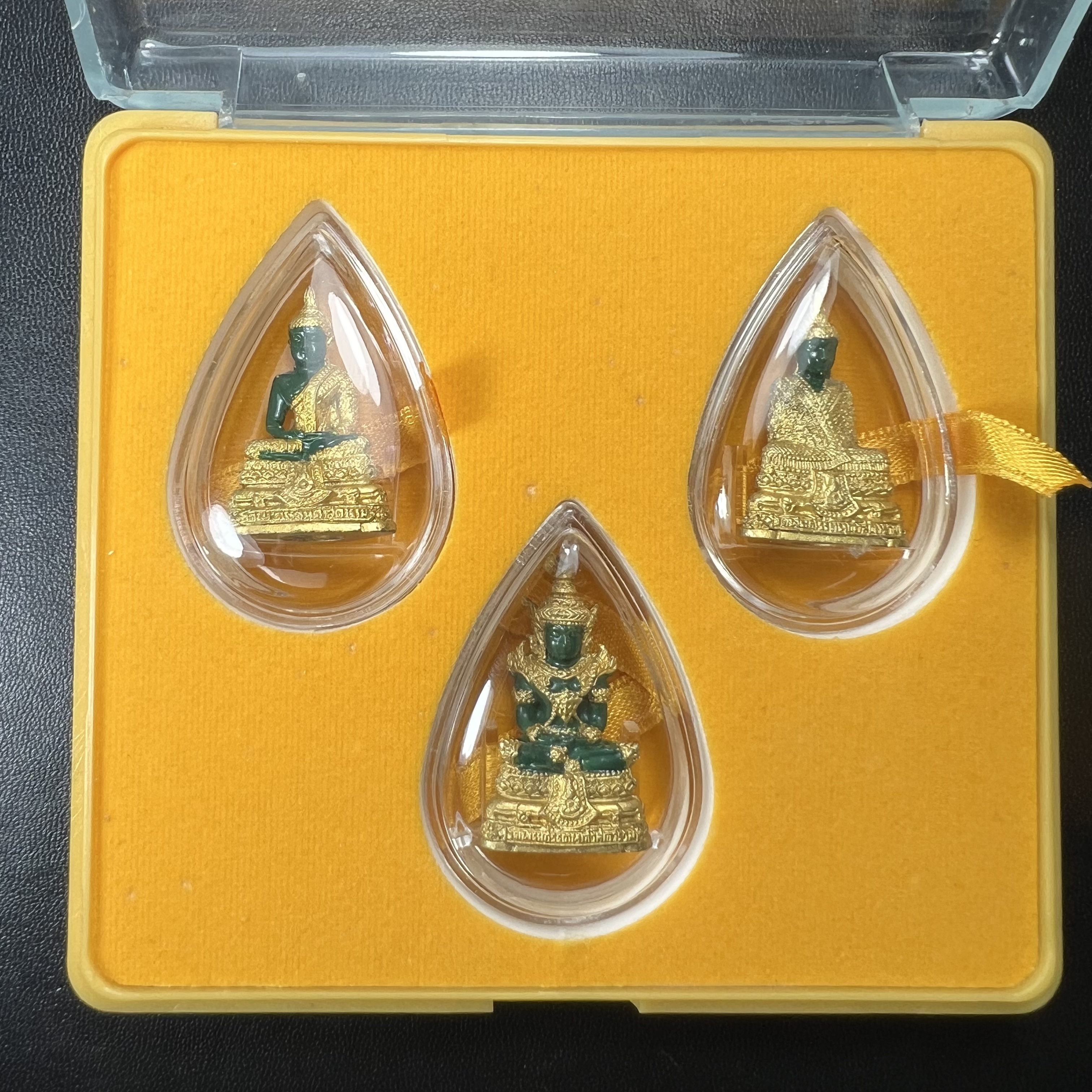 พระพุทธมหามณีรัตนปฏิมากร(พระแก้วมรกต) วัดพระศรีรัตนศาสดาราม สำนักพระราชวัง จัดสร้าง ชุด3 ฤดู ร้อน ฝน หนาว(บรรจุมวลสารใต้ฐาน)