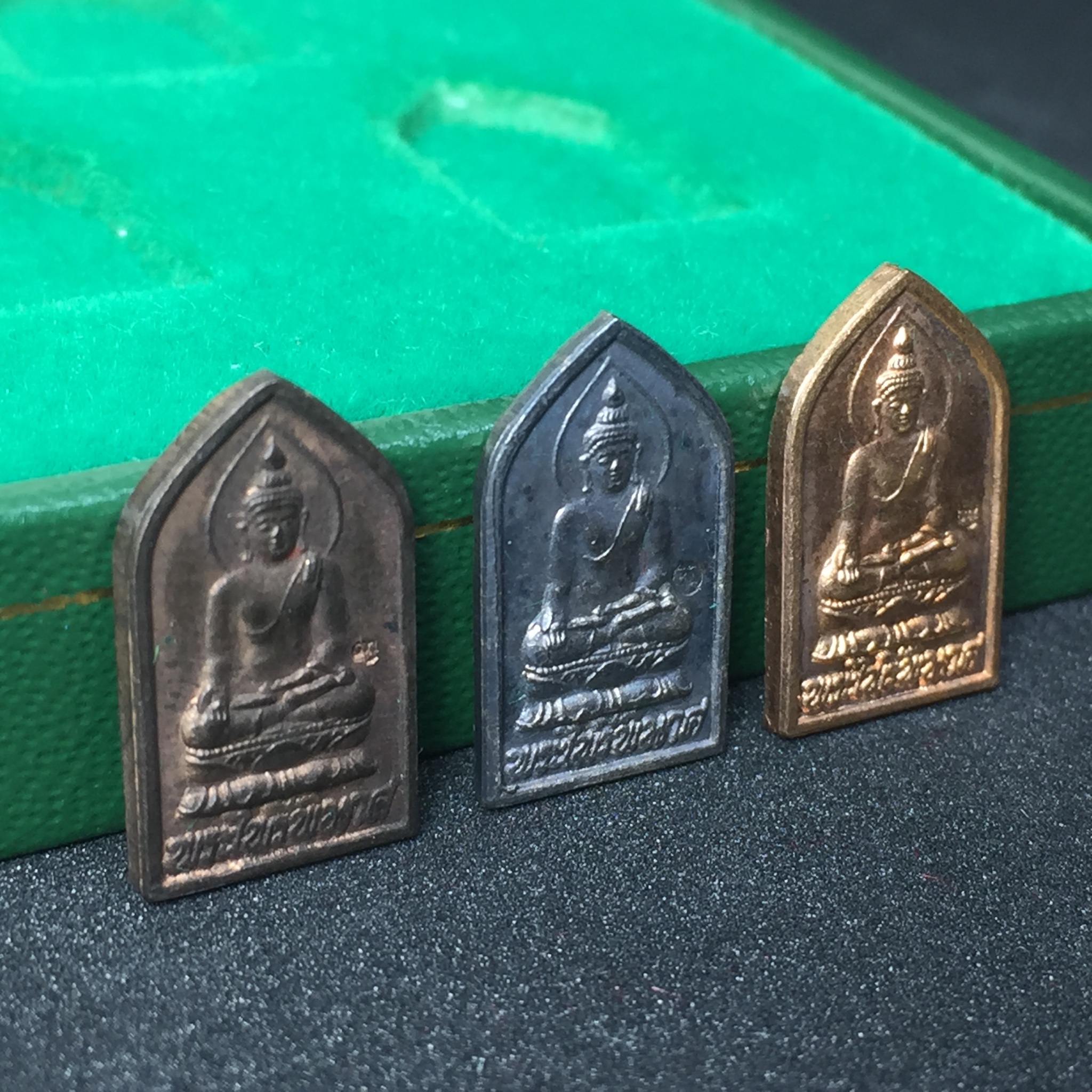 เหรียญพระไพรีพินาศ ปี2534 วัดบวรนิเวศวิหาร พิมพ์ห้าเหลี่ยม เนื้อนวโลหะ-เนื้อเงิน-เนื้อทองแดง(หายากสภาพสวยกล่องเดิม)