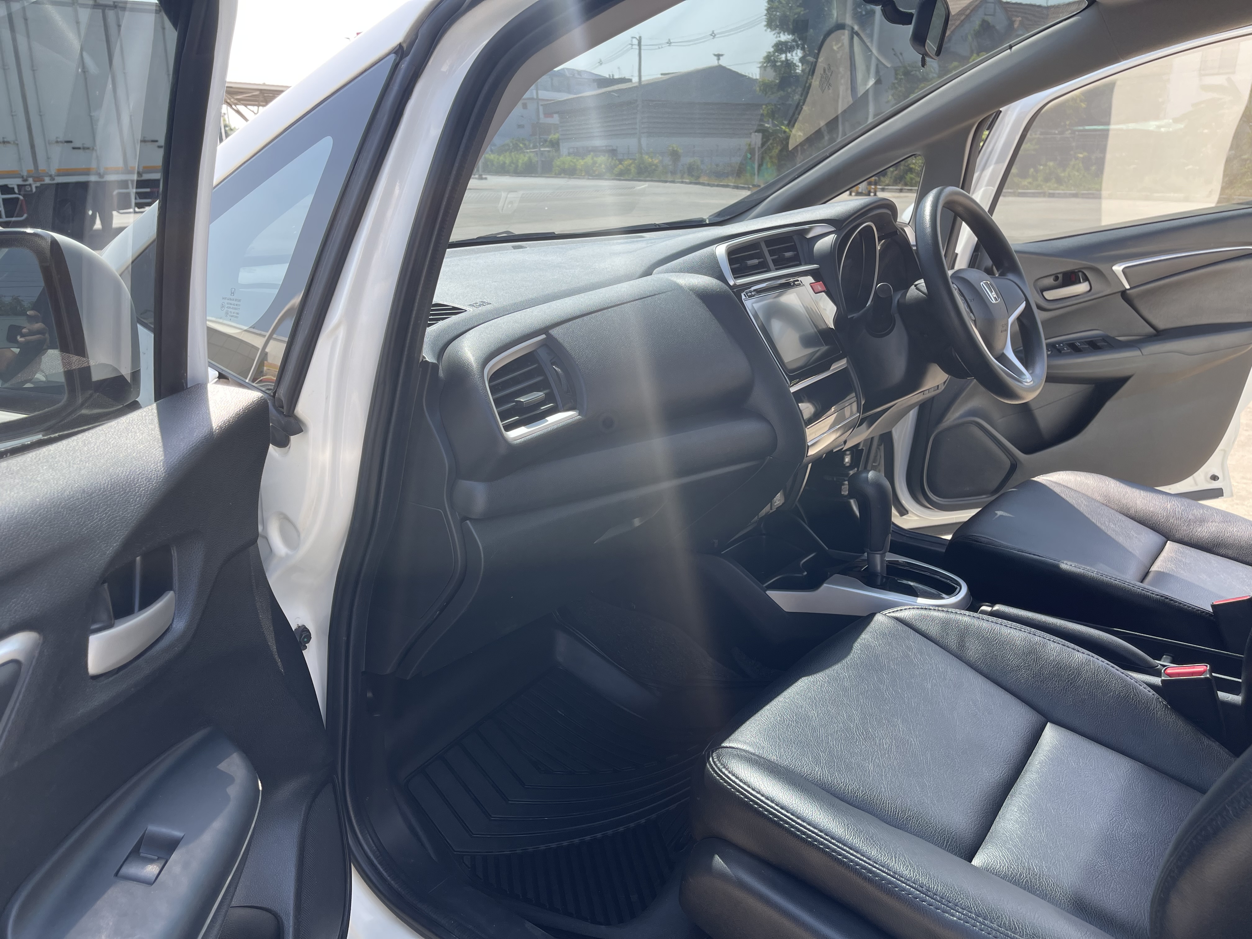 Honda Jazz 1.5 V+ At 2014 ขาว