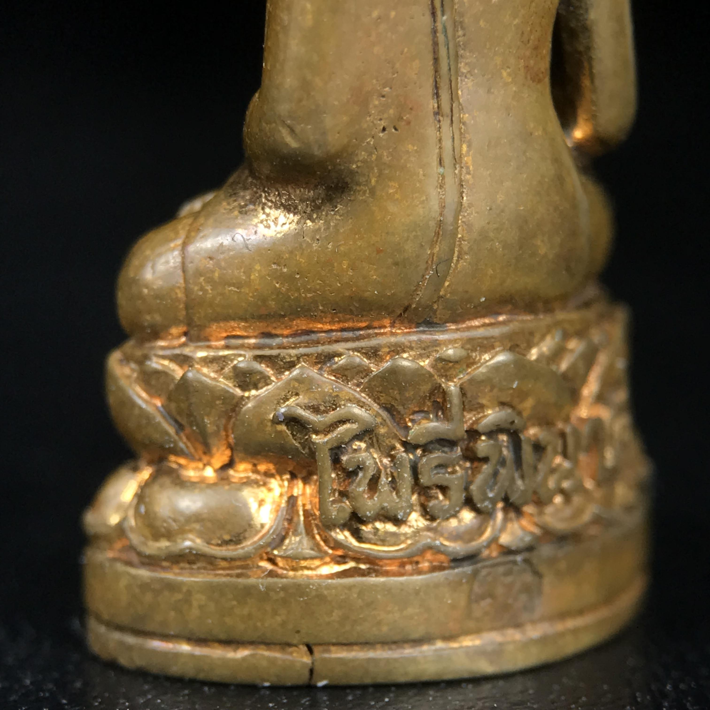 พระกริ่งไพรีพินาศ บรรจุเหล็กไหล ครั้งแรกและครั้งเดียวในประวัติศาสตร์ เฉลิมพระเกียรติ พระบาทสมเด็จพระเจ้าอยู่หัวรัชกาลที่9 พระชนมพรรษา 6 รอบ ปี2542 เนื้อสัมฤทธิ์(บรรจุเหล็กไหล)ดีนอก-ดีใน พิธีใหญ่ มวลสารเด่น (หายาก)