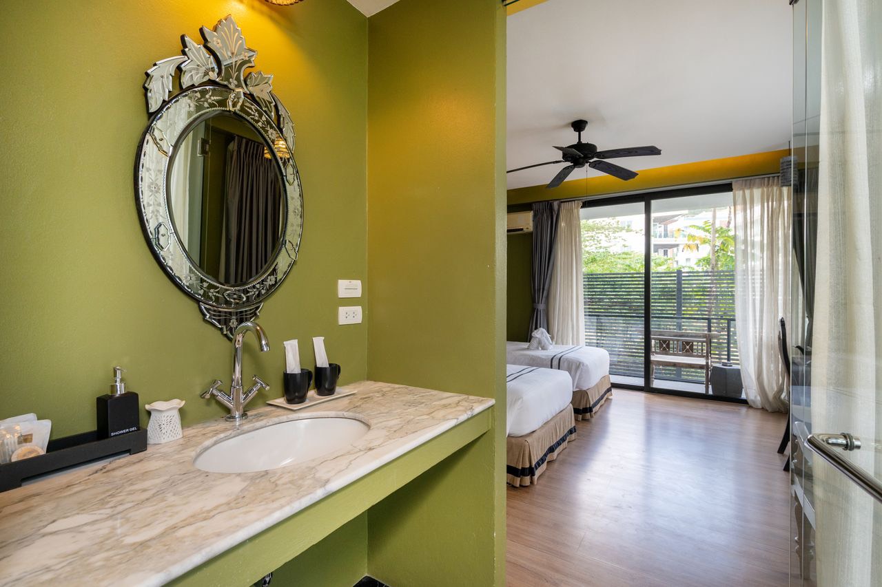 For Rent : Patong, Seafront Apartment, Studio unit, Mountain View