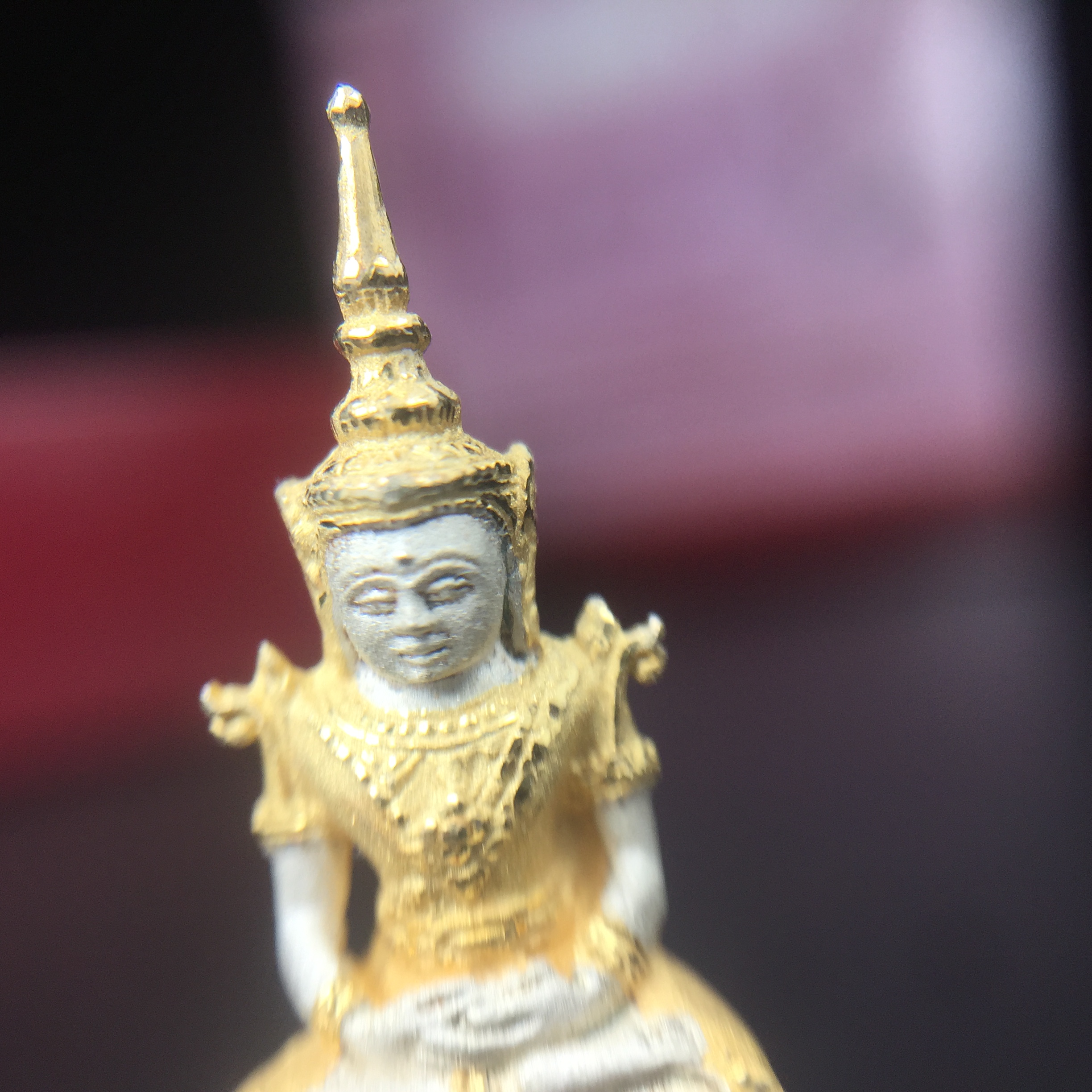 พระแก้วมรกต ภปร.(รุ่นแรก) ปี2545 รุ่นฉลองกรุงรัตนโกสินทร์ครบ 220 ปี เนื้อเงินสามกษัตริย์ พิมพ์เล็ก หล่อลอยองค์