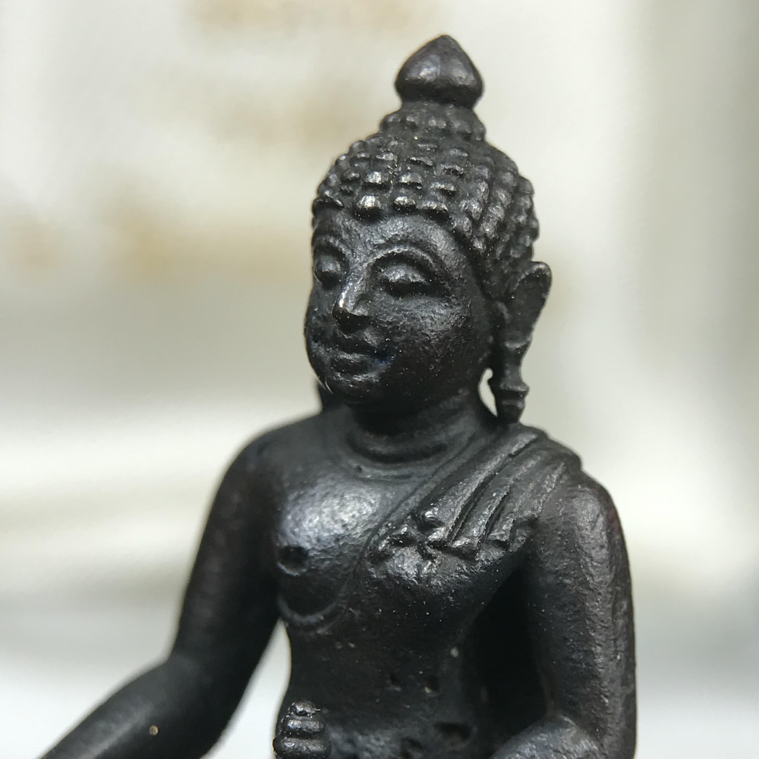 พระกริ่งวาสนา(รุ่นแรก) 80 พรรษา สมเด็จพระสังฆราช (วาสน์) วัดราชบพิธฯ ปี2521 เนื้อนวโลหะ(ตอกโค๊ตพระปิดตา) โดยมีหลวงปู่โต๊ะ วัดประดู่ฉิมพลีร่วมปลุกเสก พร้อมกล่องบรรจุเดิม(รุ่นแรก คอตั้งตรงได้สัดส่วน หายาก)