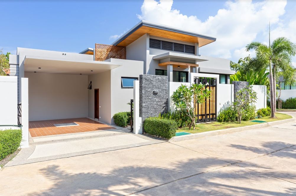 For Rent : Nai Harn, Luxury Modern Pool Villa, 3 Bedrooms 3 Bathrooms, Garden view.