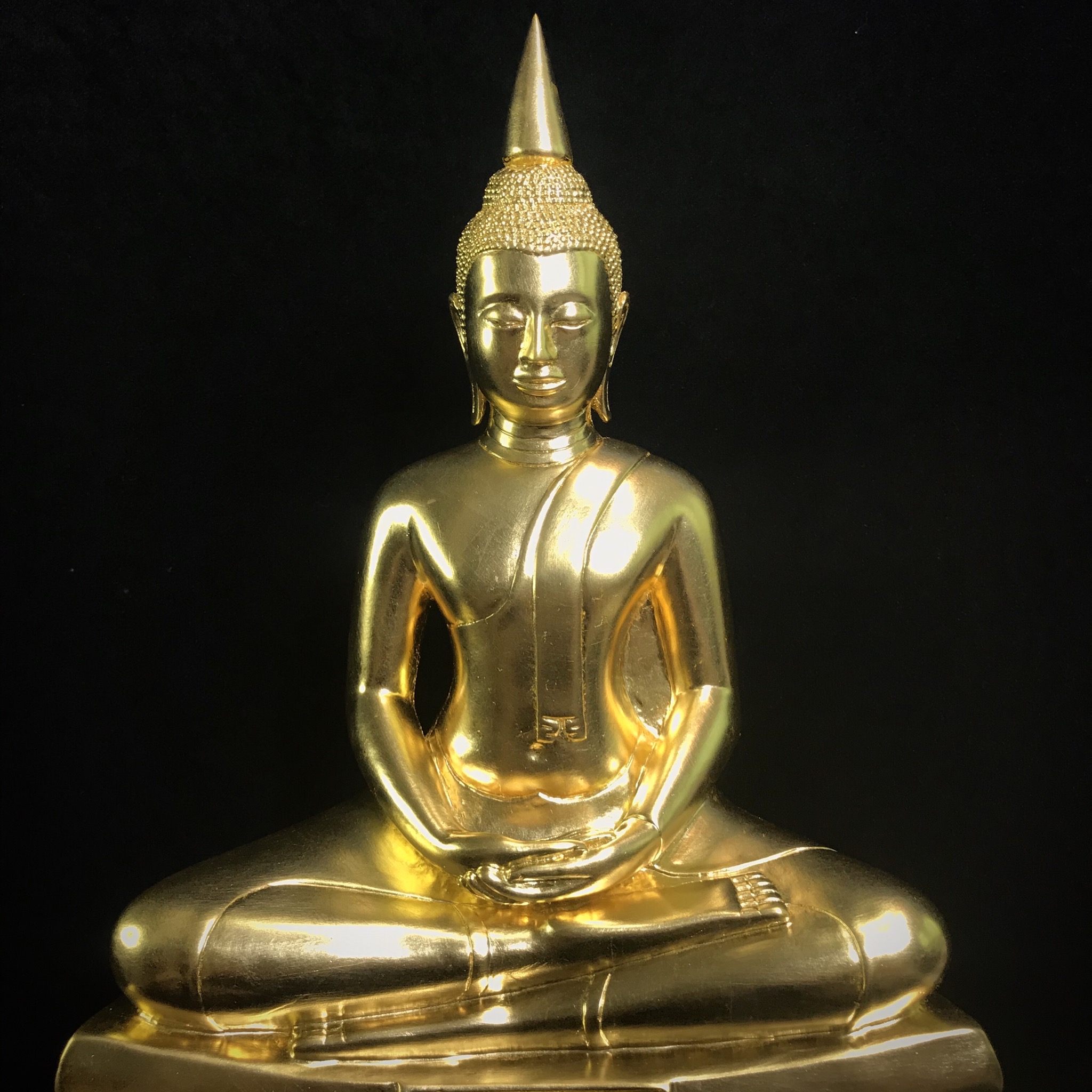 พระพุทธโสธร ทองประทาน คุ้มเกล้าฯ ปวงประชา ภปร.(ใต้ร่มพระบารมี คุ้มเกล้า) 60ปี โรงพยาบาลภูมิพลฯ พ.ศ.2552 เนื้อโลหะบรอนซ์ ลงรักปิดทอง(ขนาดบูชาหน้าตัก 9 นิ้ว)บรรจุมวลสาร“ทองคำศักดิ์สิทธิ์”ที่ปิดองค์หลวงพ่อมากว่า 100 ปี ตอกโค๊ดหมายเลข ๑๕๘(1 ใน 2000 องค์)หายาก