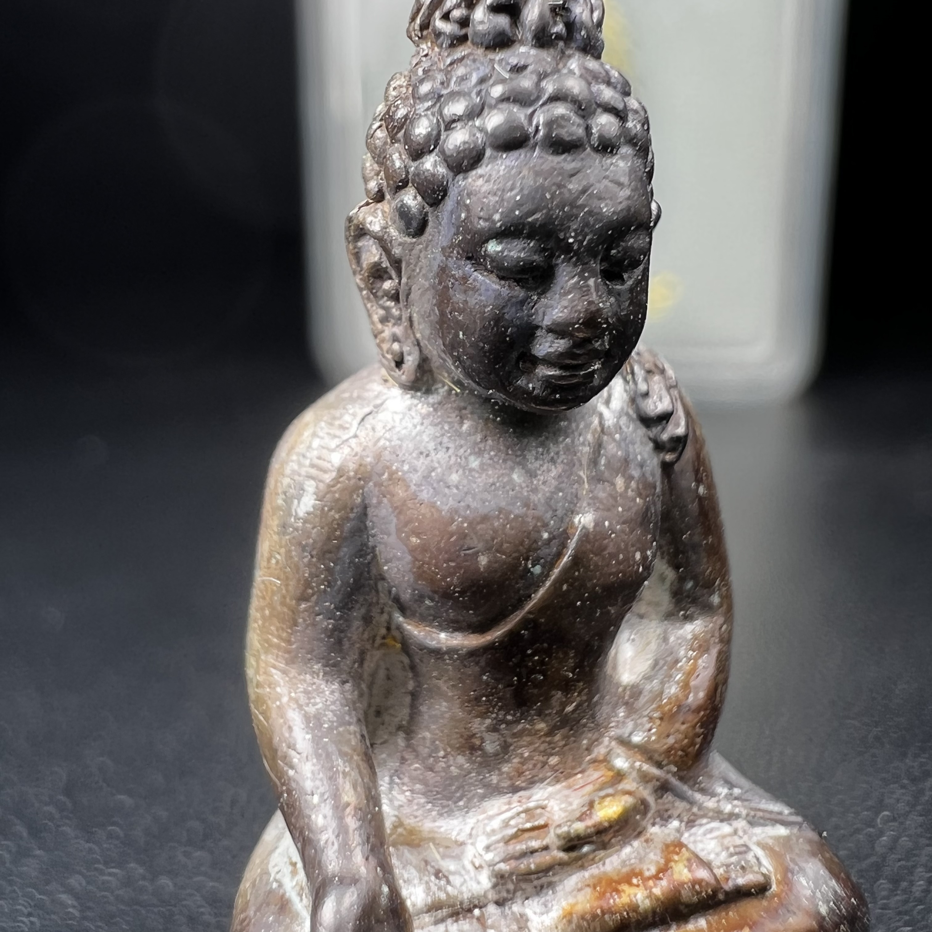 พระกริ่งไพรีพินาศ รุ่น ภปร. ราชวิทยาลัย ปี2535 เนื้อเงิน(สภาพผิวเดิมแบบนิยม เข้มขลังทรงอนุภาพ)(ตอกโค้ดพระนามย่อ ญสส ใต้เศวตรฉัตร และ พระปรมาภิไธยย่อ ภปร.)(1ใน2535องค์)