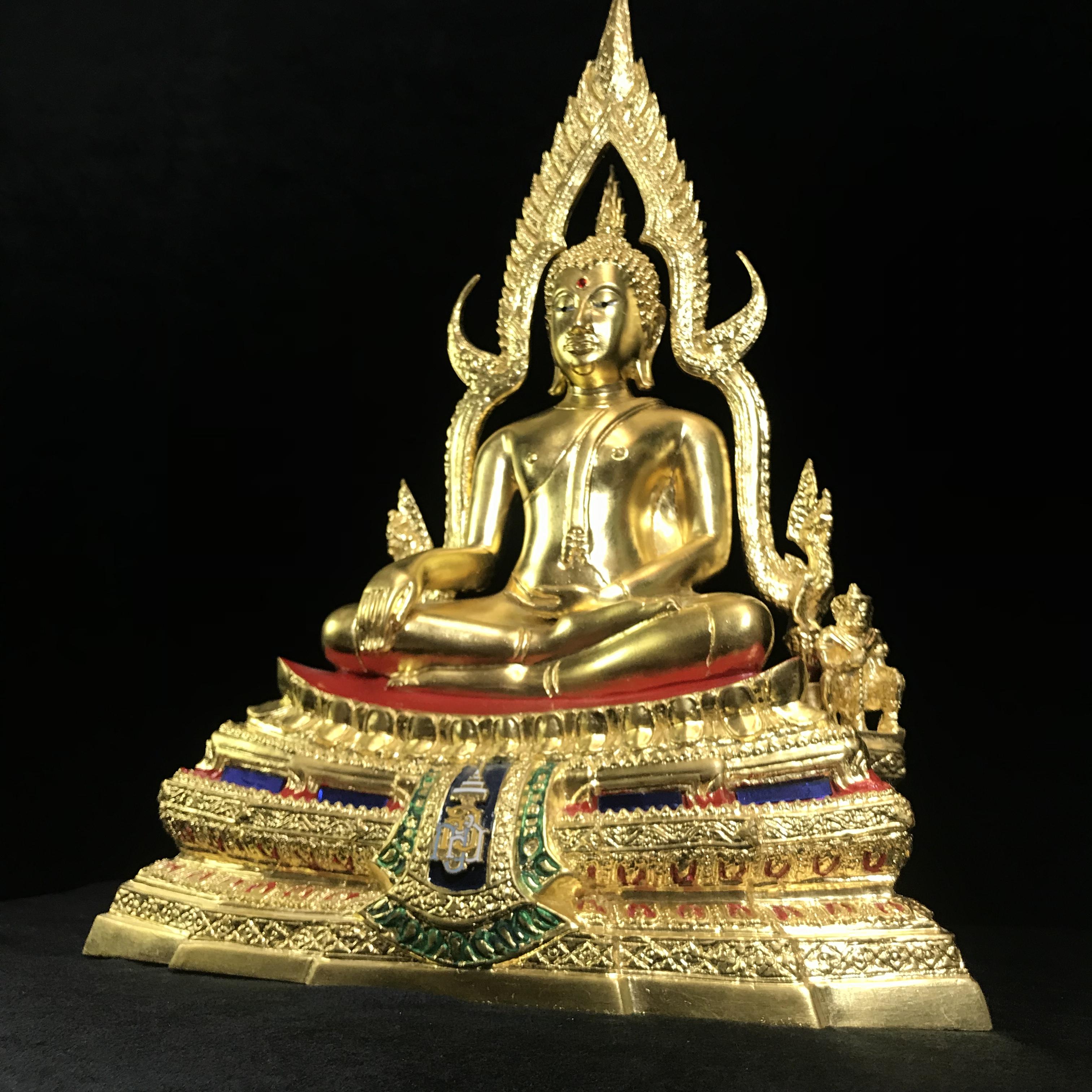 พระพุทธชินราช ญสส. วัดพระศรีมหาธาตุ จ.พิษณุโลก ปี2543 ขนาดหน้าตัก 7นิ้ว ลงรักปิดทองฐานประดับกระจก พิธีใหญ่ รุ่นแรกและรุ่นเดียวที่ หลวงปู่หมุน ฐิตสีโล วัดบ้านจาน มาร่วมปลุกเสก(1 ใน 999องค์)