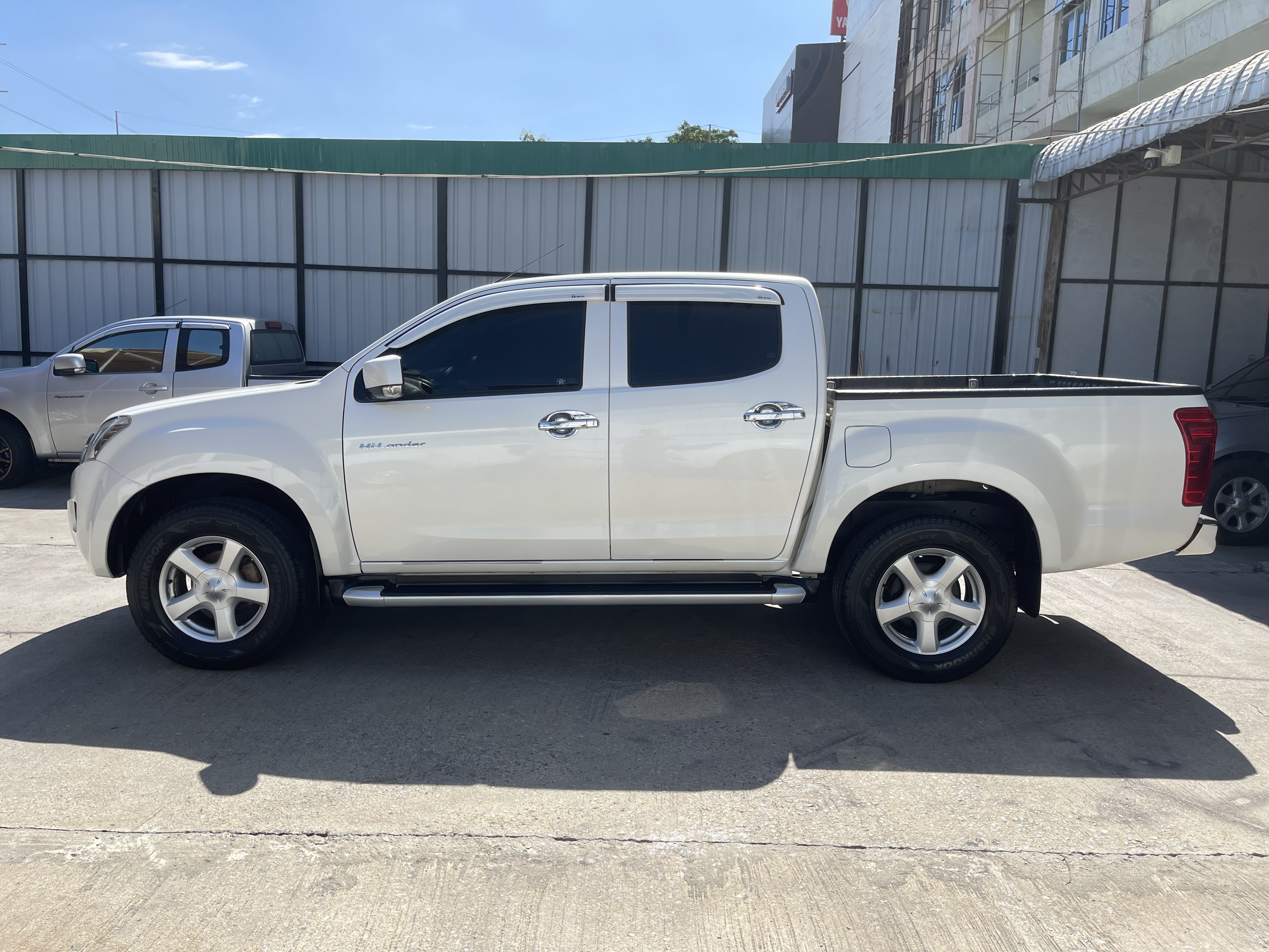 Isuzu Dmax All New 4ประตู Hilander 2.5 Vgs Z Dvd 2014 เงิน