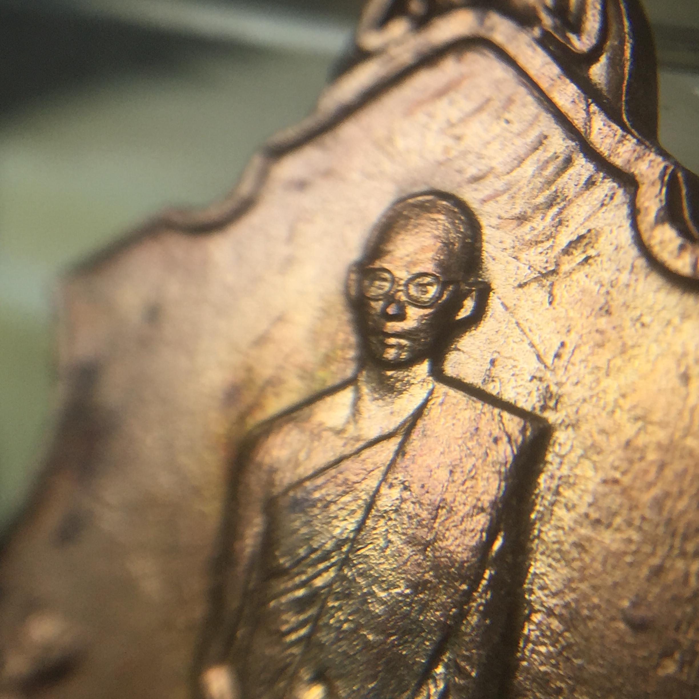 เหรียญในหลวงทรงผนวช-พระพุทธชินราช กองทัพภาคที่3จัดสร้าง ปี2517 เนื้อนวโลหะกล่องเดิม(สภาพคัดสวย)(หายาก)(ในหลวง ร.9 เสด็จในพิธี)(1ใน5000เหรียญ))