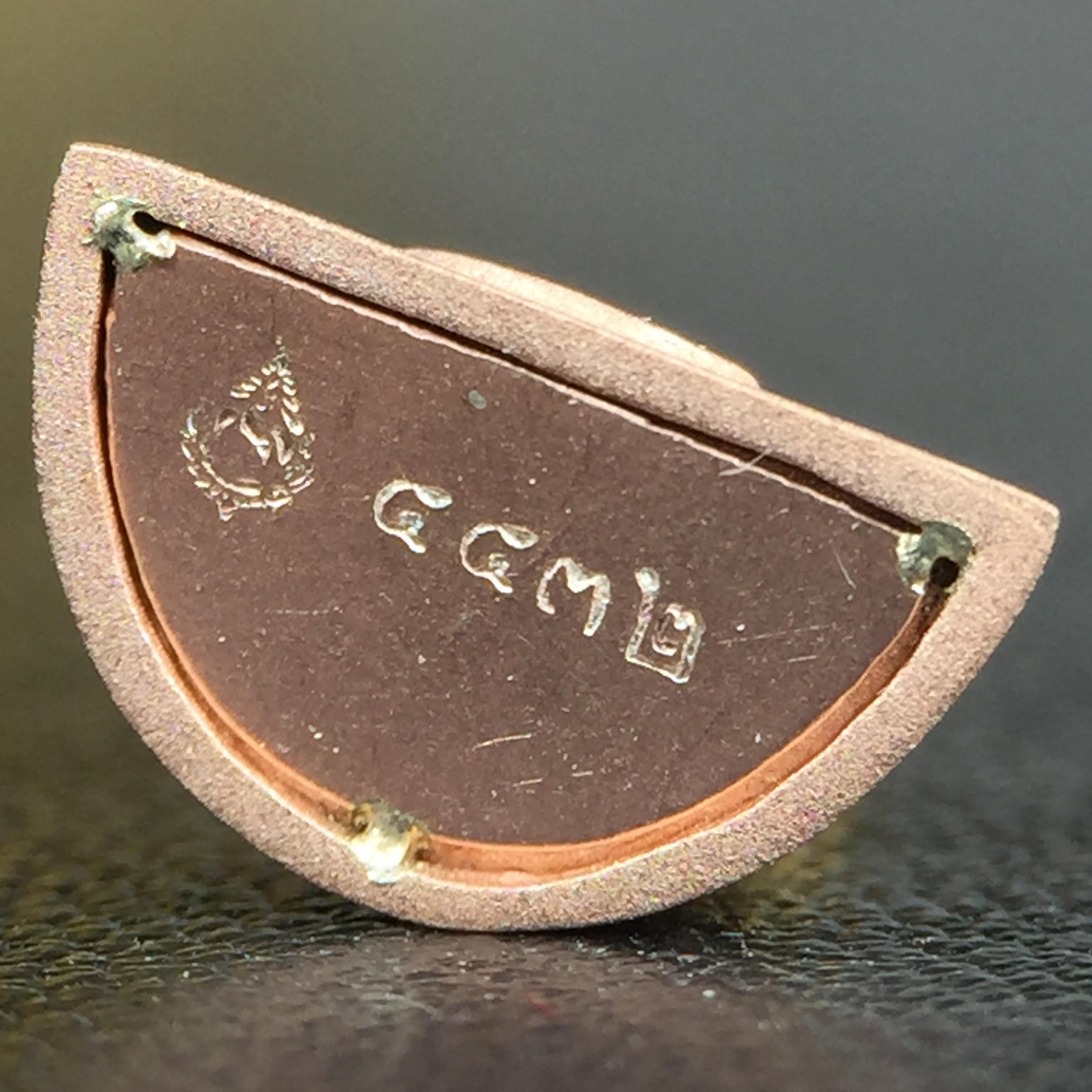 พระแก้วมรกต(จำลอง)ลอยองค์ ขนาดหน้าตัก 1/4 นิ้ว ทรงเครื่องฤดูร้อน เนื้อเงินสามกษัตริย์ ตราสัญลักษณ์ฉลองสิริราชสมบัติครบ 60 ปี พ.ศ.2549(สภาพสวย ครบ สมบูรณ์)