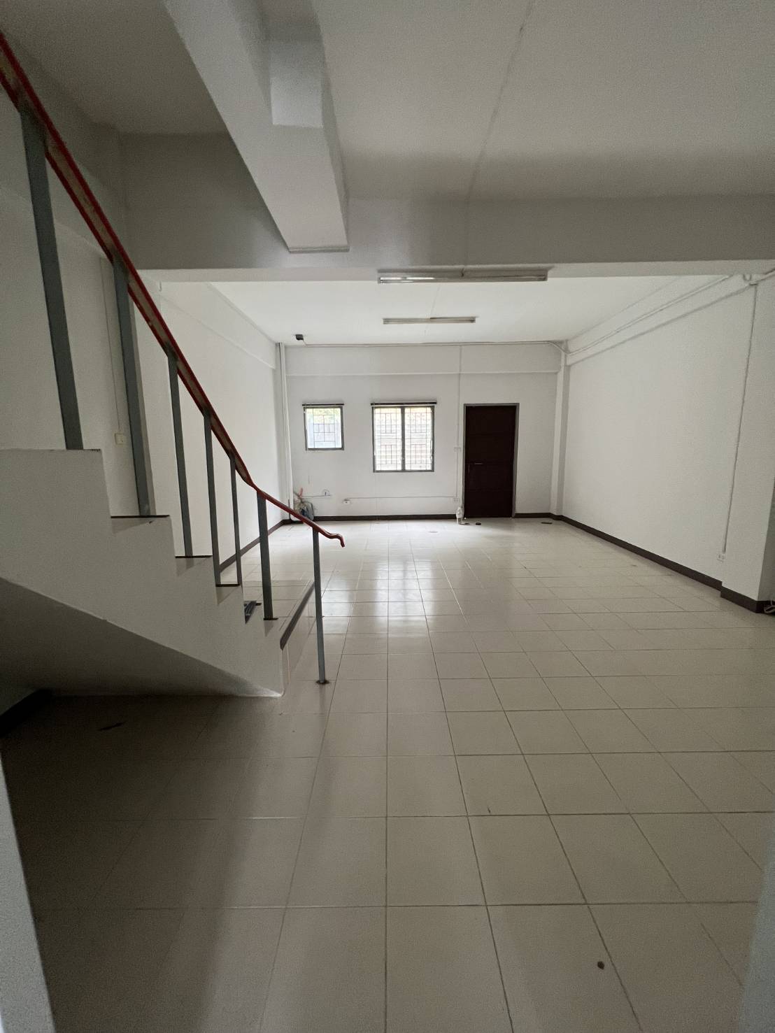 For Rent : Samkong, 3-Story Commercial Building, 1 Bedroom 3 Bathrooms