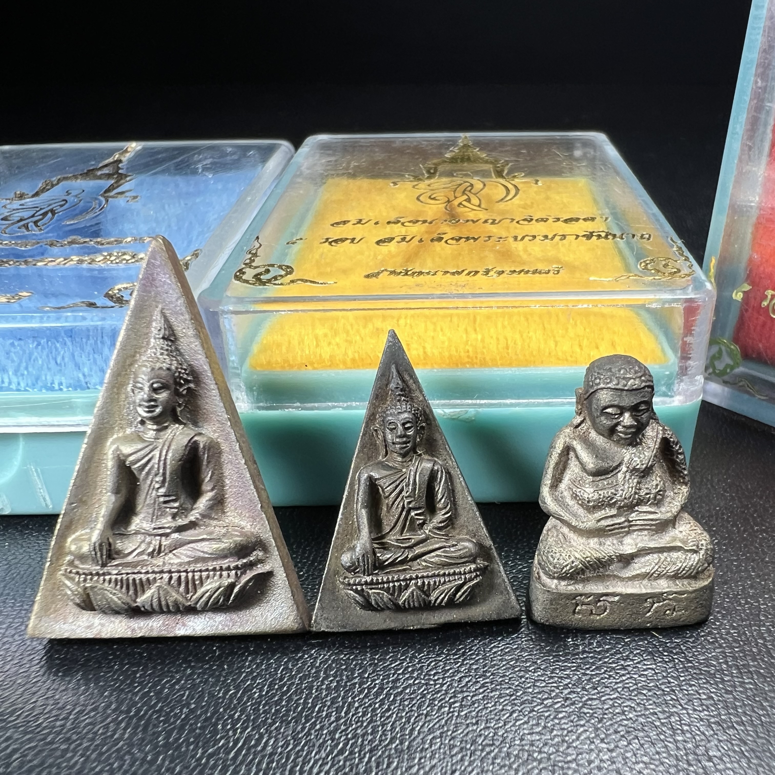 สมเด็จนางพญาจิตรลดา สก. พิมพ์ใหญ่และพิมพ์เล็ก + สมเด็จพระสังกัจจายน์ สก. ครบชุดเนื้อนวโลหะ(รวม 3 องค์) เฉลิมพระชนมพรรษา 5 รอบ สมเด็จพระบรมราชินีนาถ ปี 2535 จัดสร้างโดย สำนักนายกรัฐมนตรี (พิธีปลุกเสกใหญ่ 3 วาระ)(ในหลวง ร.๙ และพระราชินี เสด็จในพิธี)