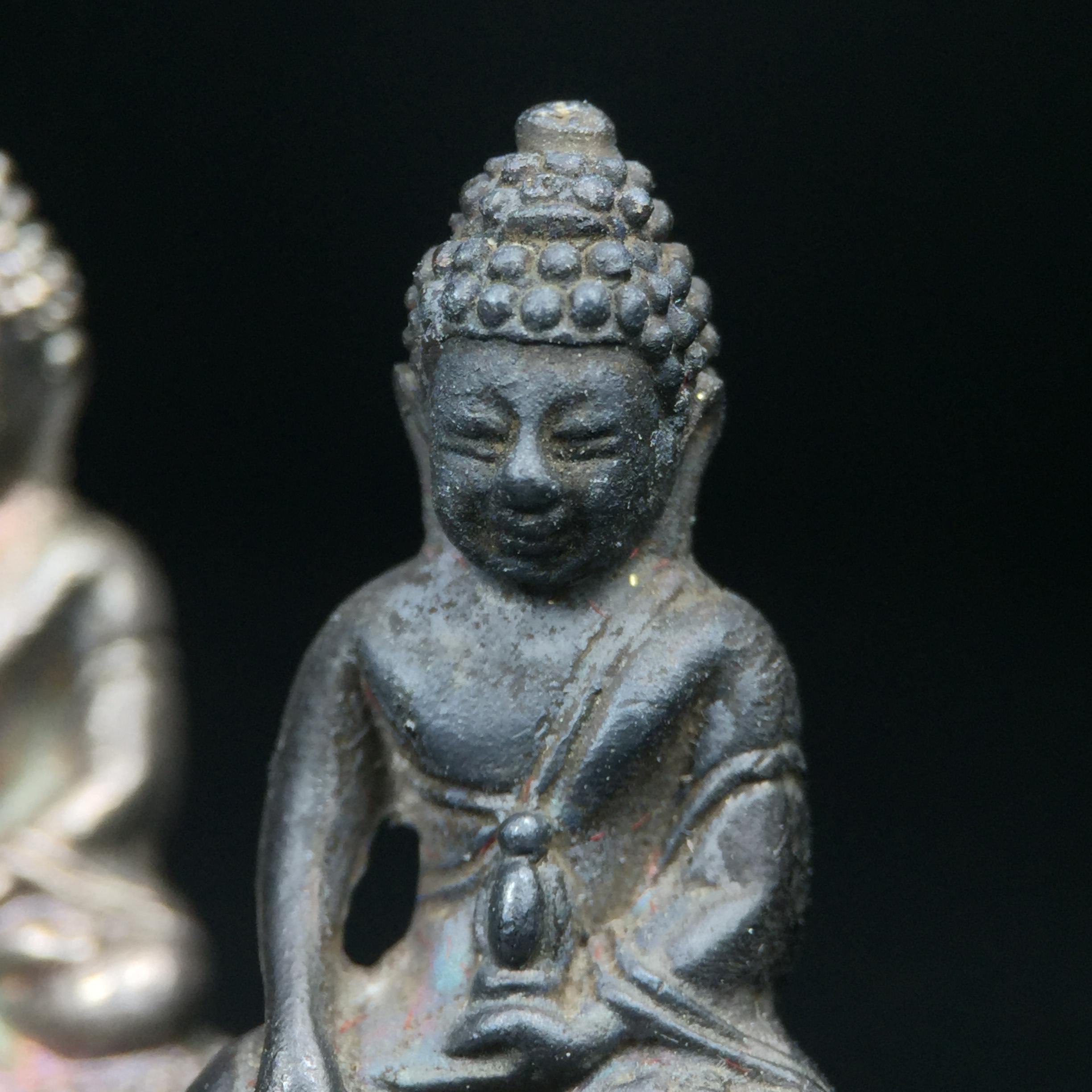 พระกริ่งศาสดา ภปร. วัดบวรนิเวศวิหาร ปี 2532 จัดสร้างในโอกาสสองทศวรรษรามาธิบดี เพื่อศูนย์การแพทย์สิริกิติ์ เนื้อเงิน+เนื้อนวโลหะ(1ชุดรวม 2 องค์) (พิธีใหญ่ มวลสารมงคล สวยงามเข้มขลัง)สมเด็จพระญาณสังวร สมเด็จพระสังฆราชฯเสด็จเททอง