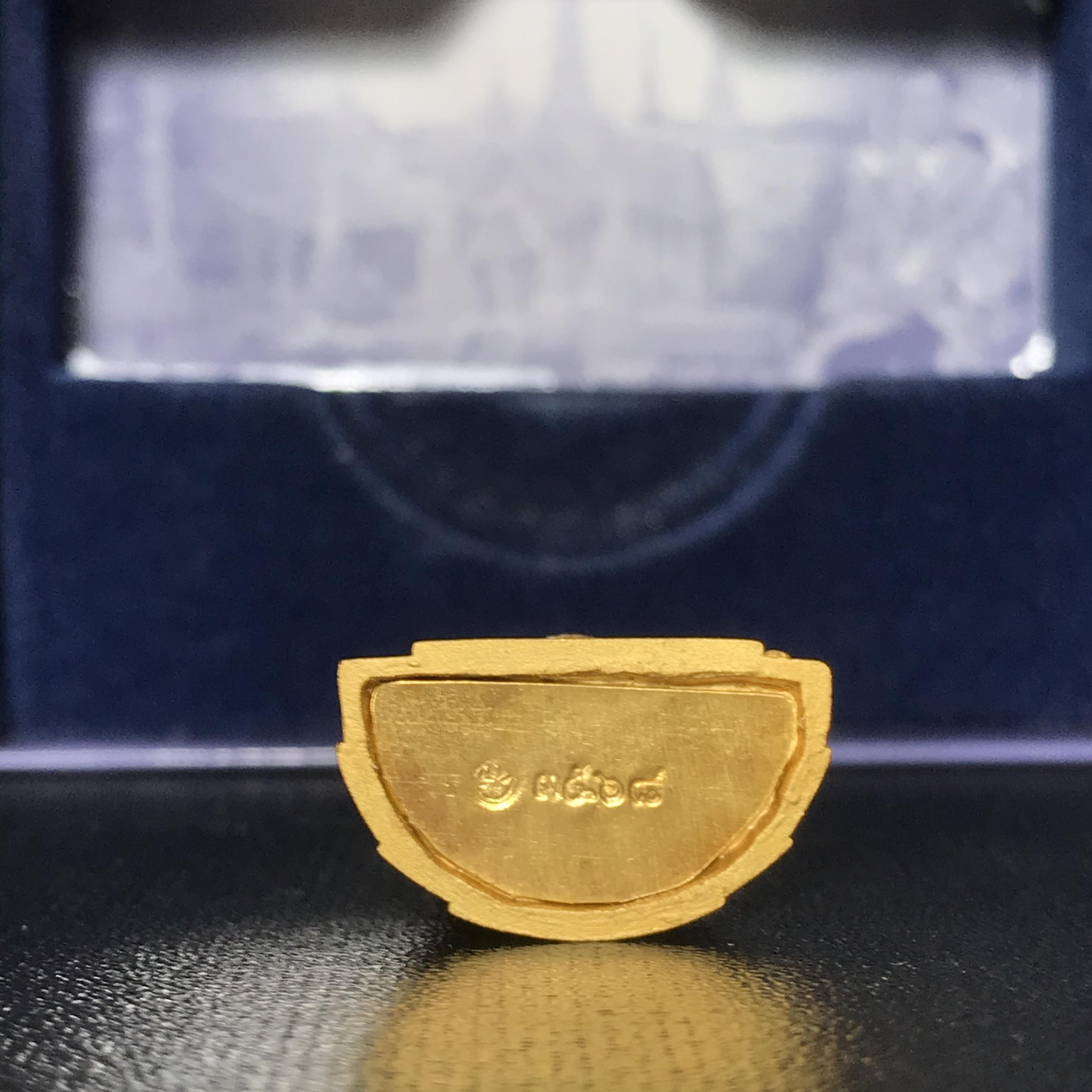 พระแก้วมรกต ภปร. ปี2547 จัดสร้างโดย รพ.ภูมิพลฯ ลอยองค์ หน้าตัก 1/2 นิ้ว เนื้อเรซิ่นหุ้มทองคำ99.99%