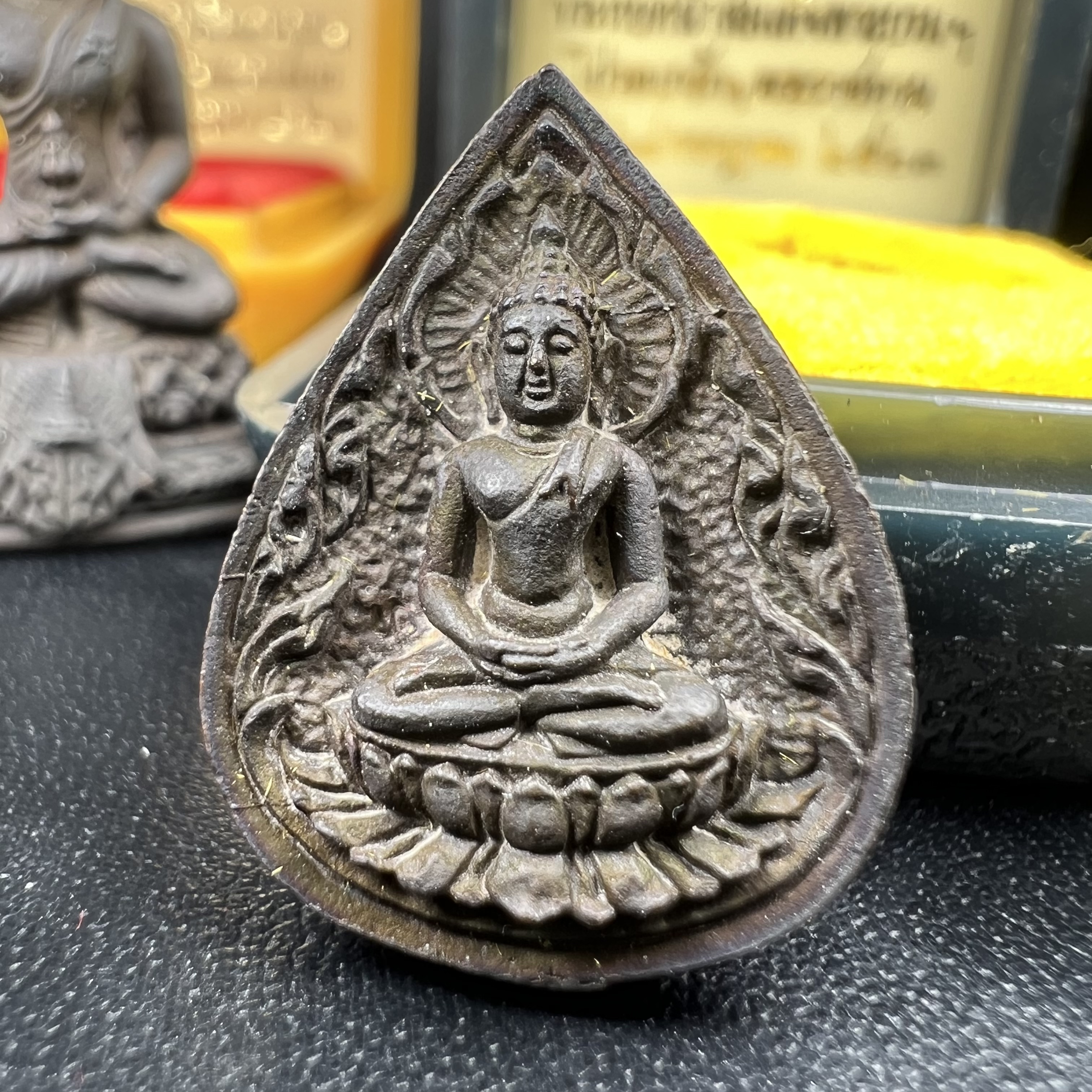 พระกริ่ง+พระหยดน้ำ มวก(รุ่นแรก)พระราชทาน ปี2523 วัดบวรนิเวศวิหาร เนื้อนวโลหะกล่องบรรจุเดิม(คัดสวยคมชัด เนื้อนวโลหะเข้มขลังตามแบบฉบับงานแกะแม่พิมพ์โดย นายช่างเกษม มงคลเจริญ แบบนิยม พร้อมกล่องบรรจุเดิม)(หลวงปู่โต๊ะร่วมปลุกเสก)