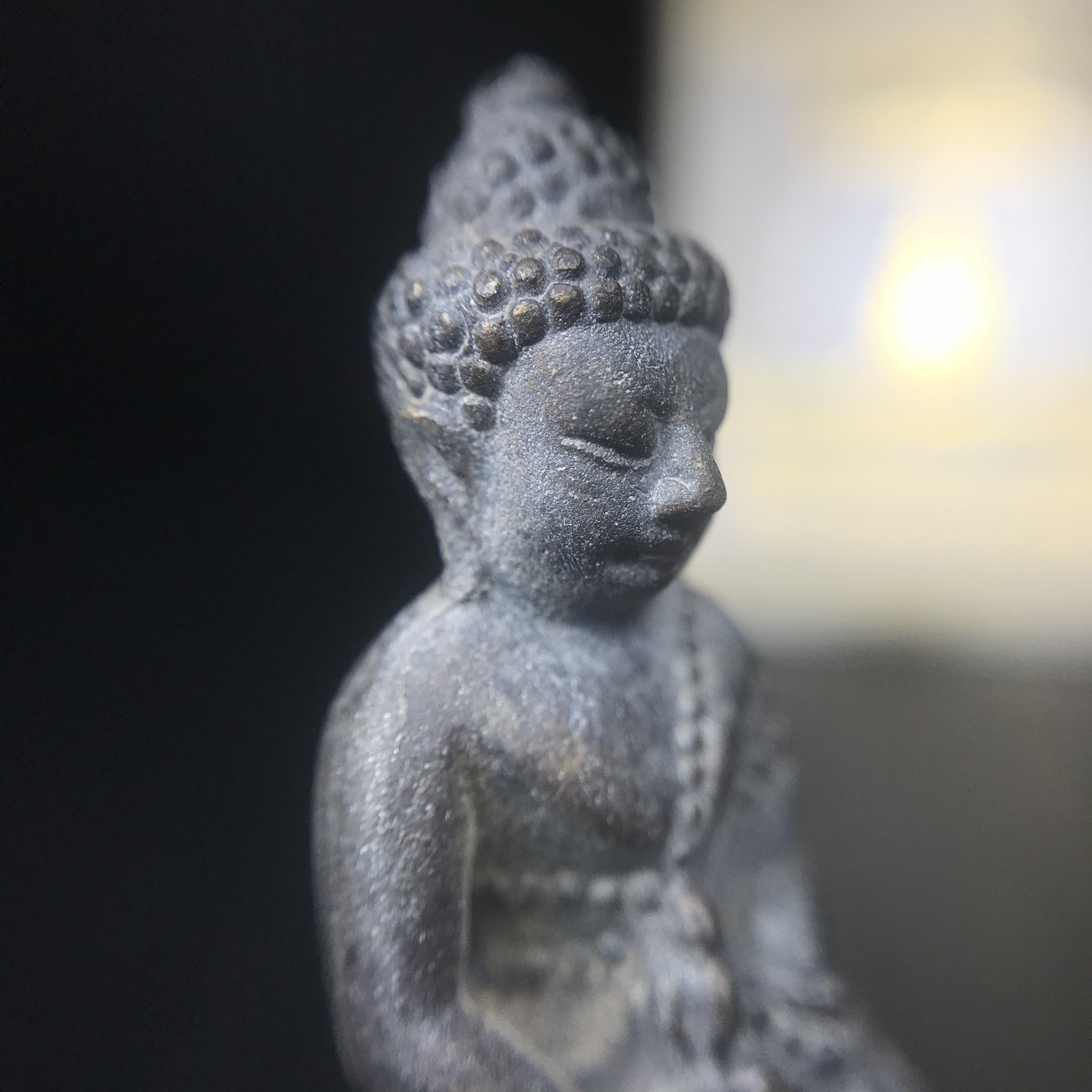 พระกริ่งชินบัญชรฉลองพระชันษา 100 ปี สมเด็จพระญาณสังวร วัดบวรนิเวศวิหาร ปี 2556 เนื้อนวโลหะผสมทองคำก้นทองแดง พิธีใหญ่ มวลสารเด่น นิยม(1 ใน 2556 องค์)