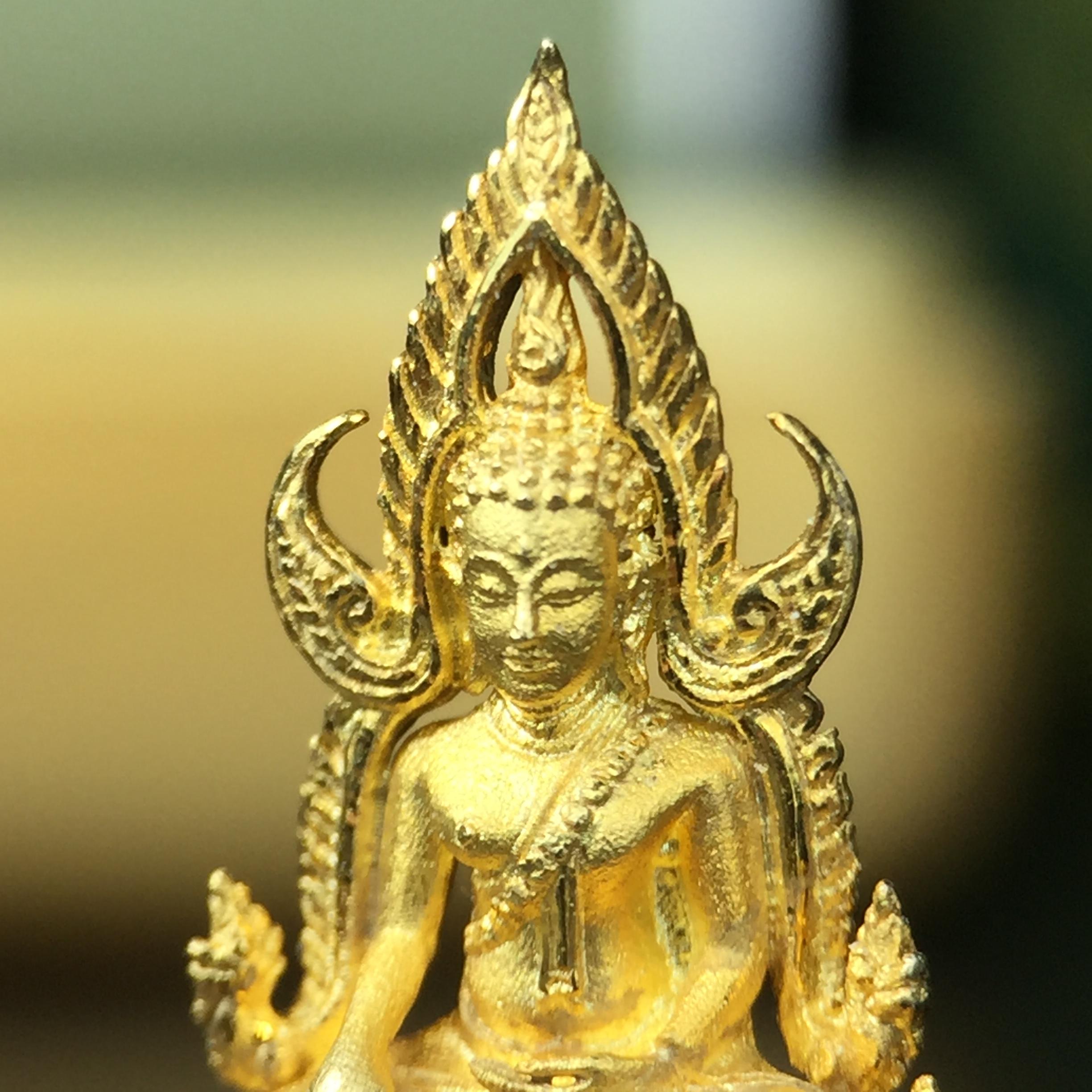 พระพุทธชินราช(จำลอง) ภปร. 84 พรรษา เนื้อทองคำ พิมพ์เล็กขนาดหน้าตัก 1/4 นิ้ว(พระราชทานมวลสาร จิตรลดาและเส้นพระเจ้า(เส้นผม)รัชกาลที่9)