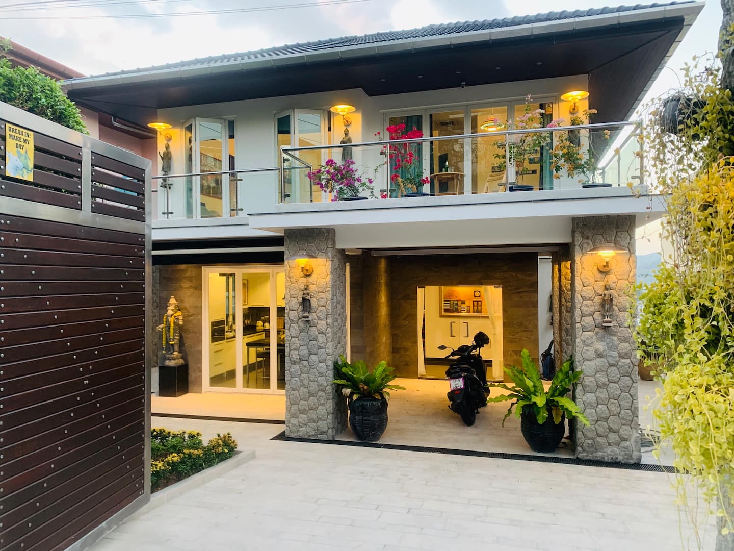 For Sale : Patong Private Pool Villa, 4 bedrooms 4 Bathrooms, Sea view.