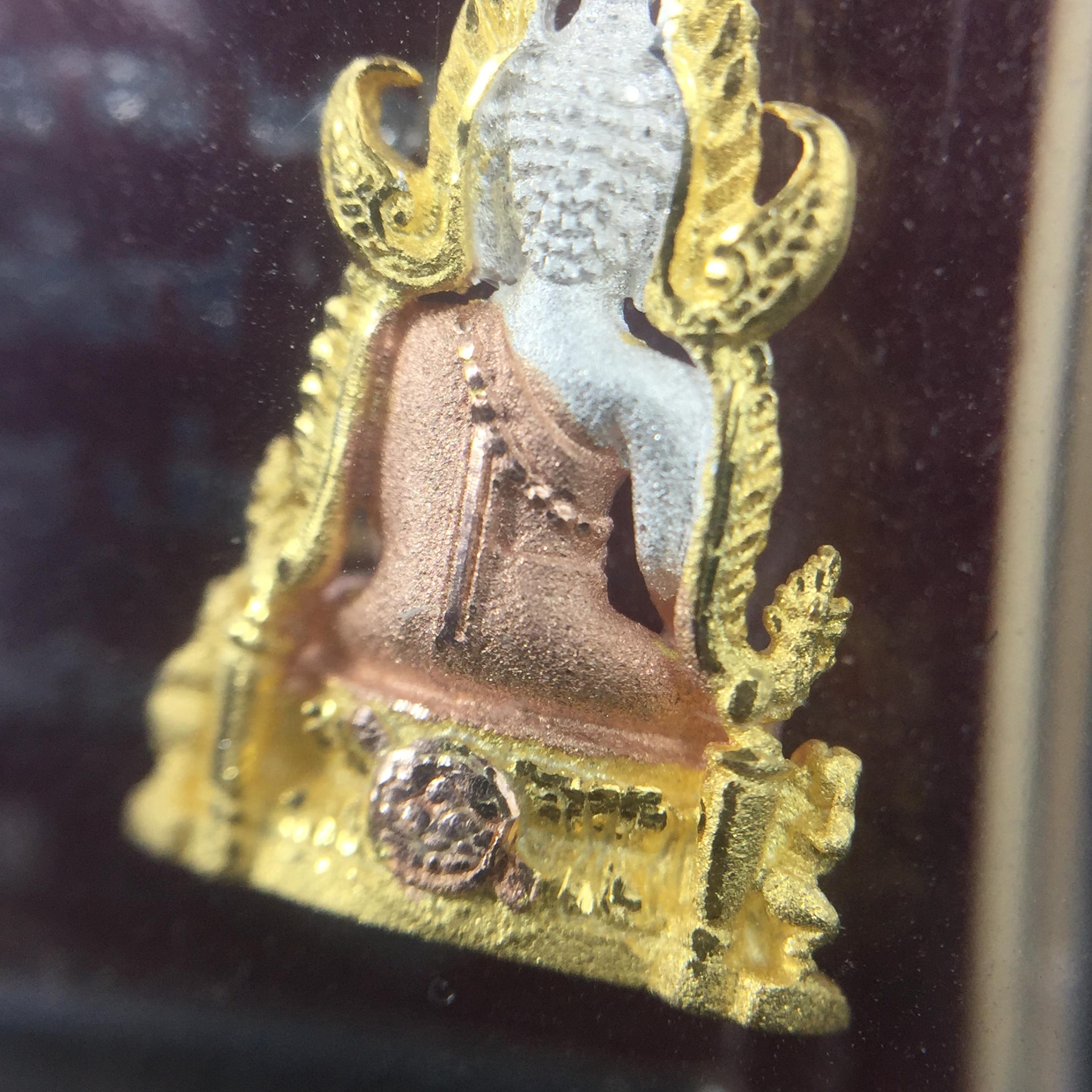 พระพุทธชินราช รุ่น ประวัติศาสตร์ มูลนิธิเพื่อตำรวจไทยจัดสร้าง ปี 2562 เนื้อเงินชุบสามกษัตริย์ขัดเงา พิมพ์ลอยองค์จิ๋ว