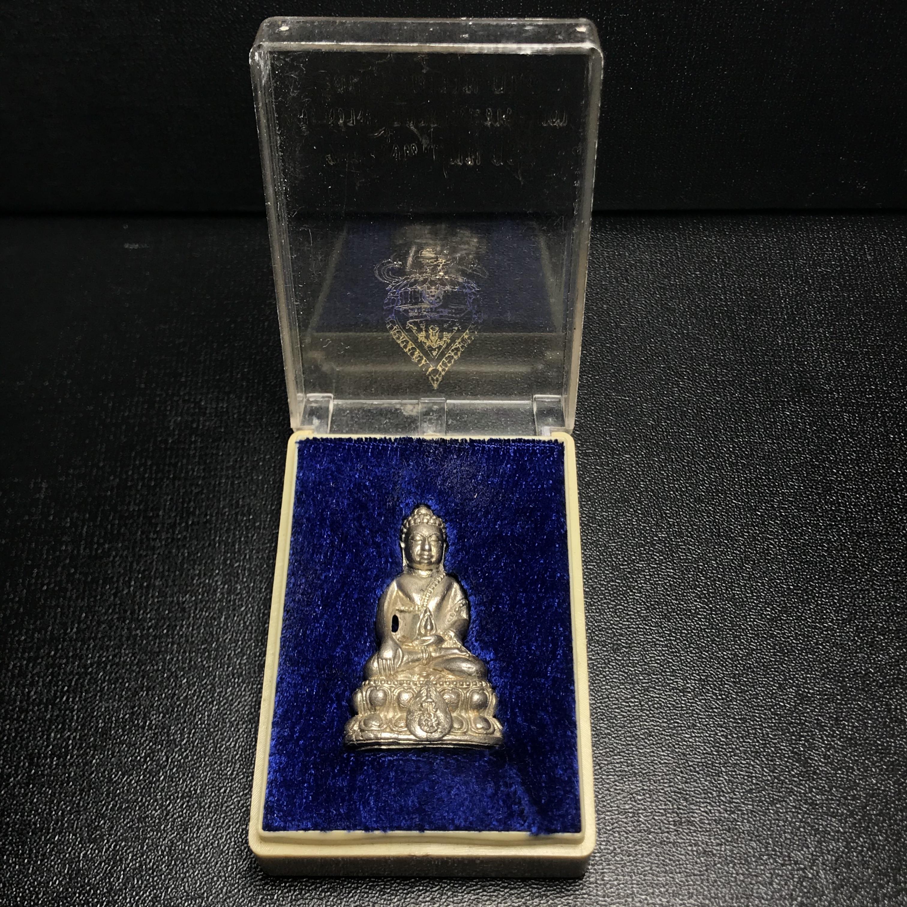 พระกริ่งนวปทุม ภปร. วัดปทุมวนาราม เนื้อเงิน ปี2535(ในหลวงรัชกาลที่9เสด็จเททอง)หายาก 1ใน3000องค์