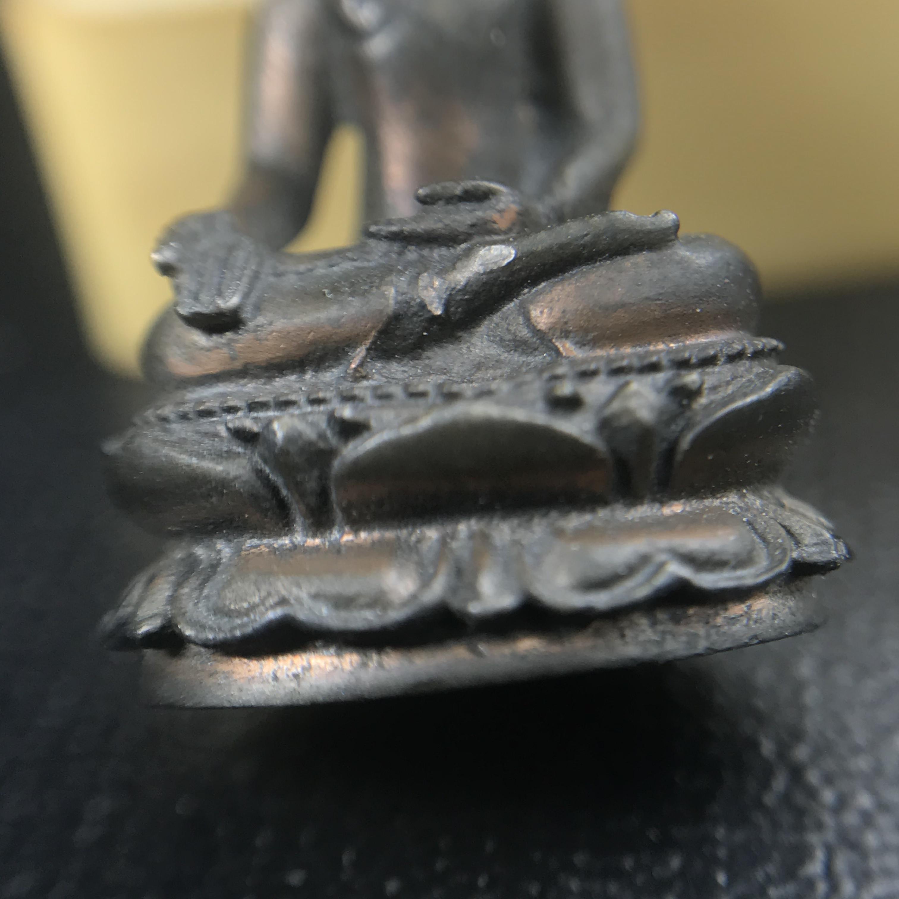 พระกริ่งไพรีพินาศ(รุ่นแรก สมเด็จพระญาณสังวร) วัดเพชรวราราม รุ่นเขาค้อ เนื้อนวโลหะ ตอกโค้ต ปี2520 จ.เพชรบูรณ์(1ใน2309 องค์)