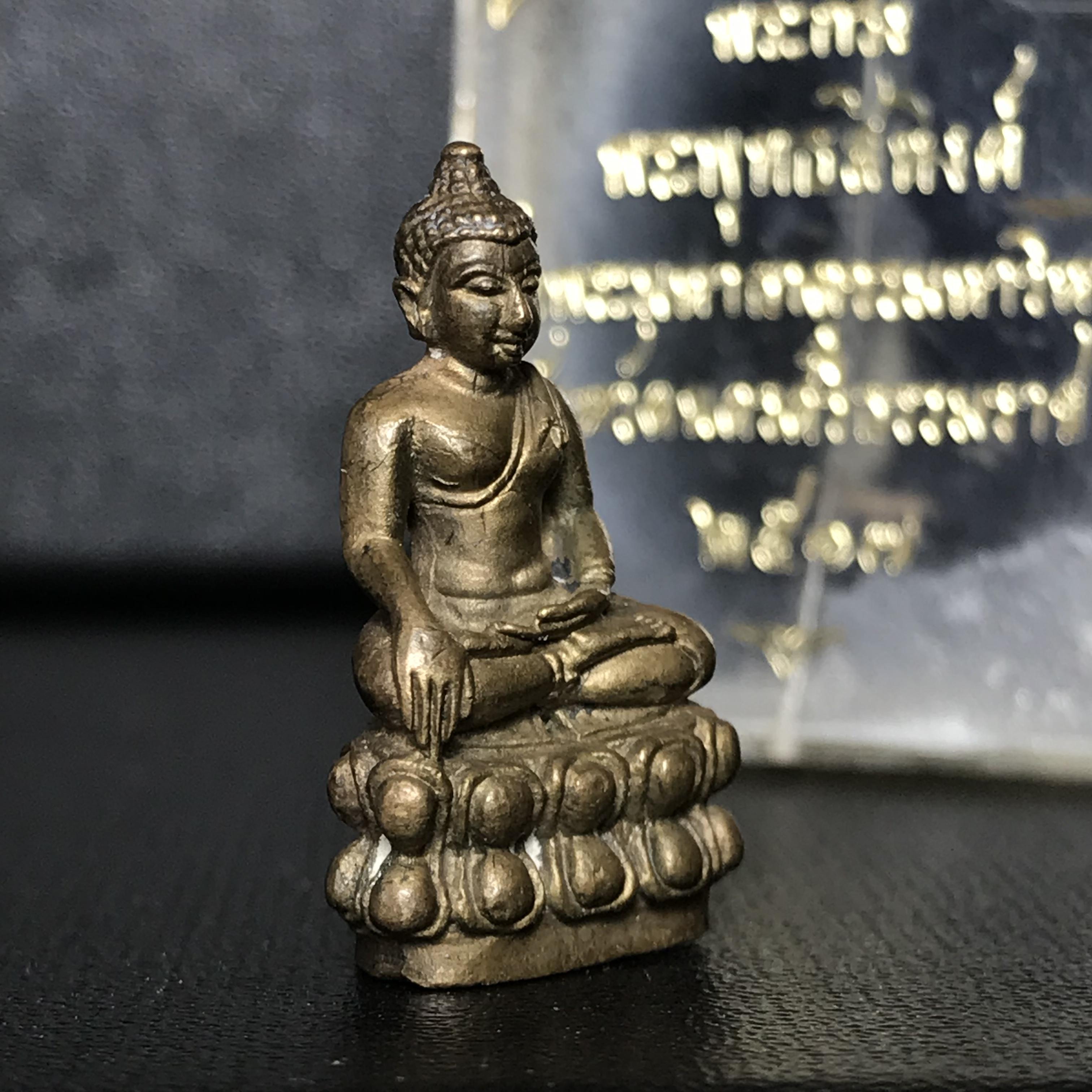 พระกริ่งพระพุทธสิหิงค์ วัดพระมหาธาตุวรมหาวิหาร จ.นครศรีธรรมราช ปี 2517 เนื้อนวโลหะ(ในหลวง ร.9 เสด็จเททอง)