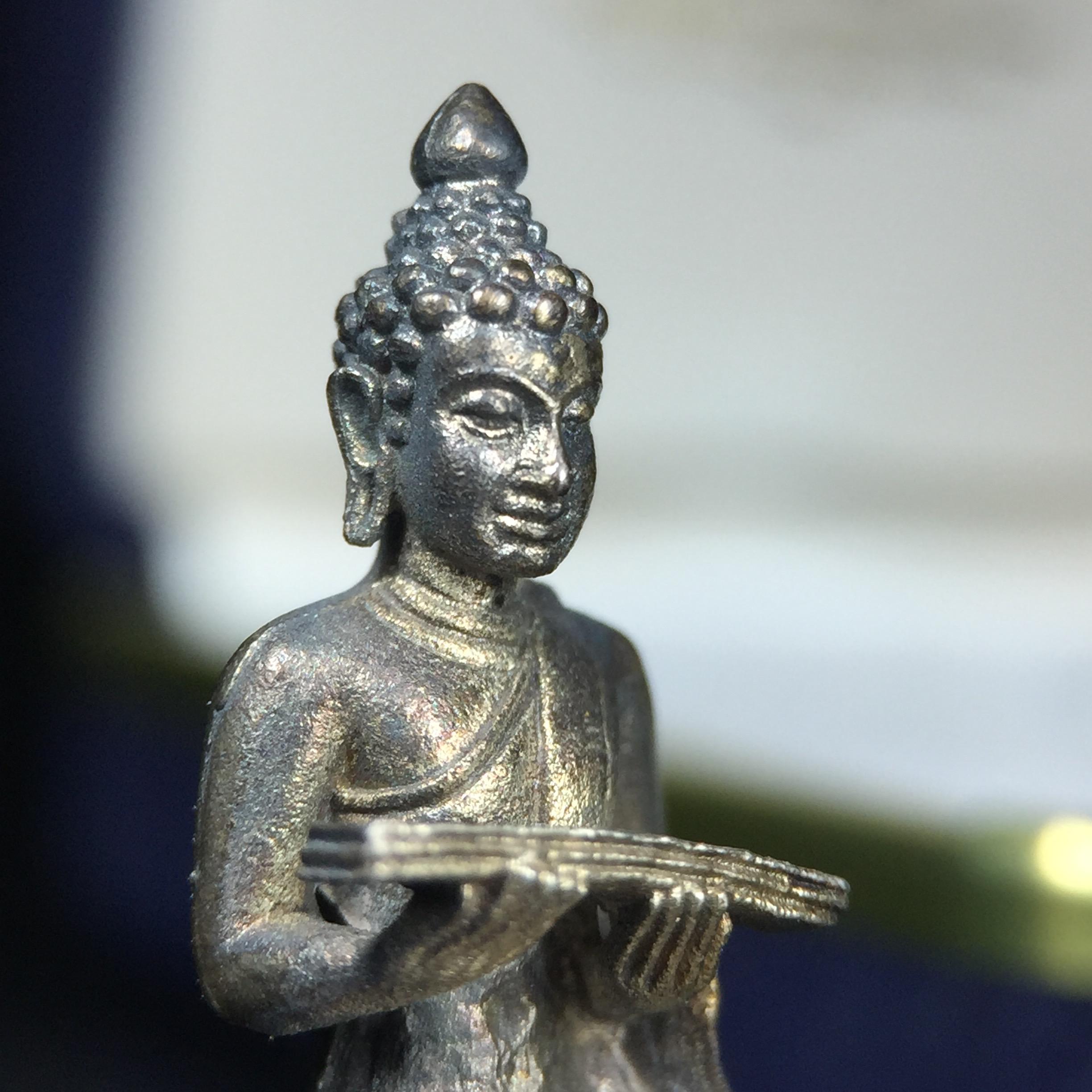 พระกริ่งปรมานุชิตชิโนรส วัดพระเชตุพนวิมลมังคลาราม(วัดโพธิ์) ปี2533 เนื้อเงิน ( ในหลวงรัชกาลที่9เสด็จเททอง)พิธีใหญ่ งดงามด้วยพุทธศิลป์เปี่ยมด้วยพุทธคุณ อีกหนึ่งรุ่นที่แนะนำสะสมบูชา