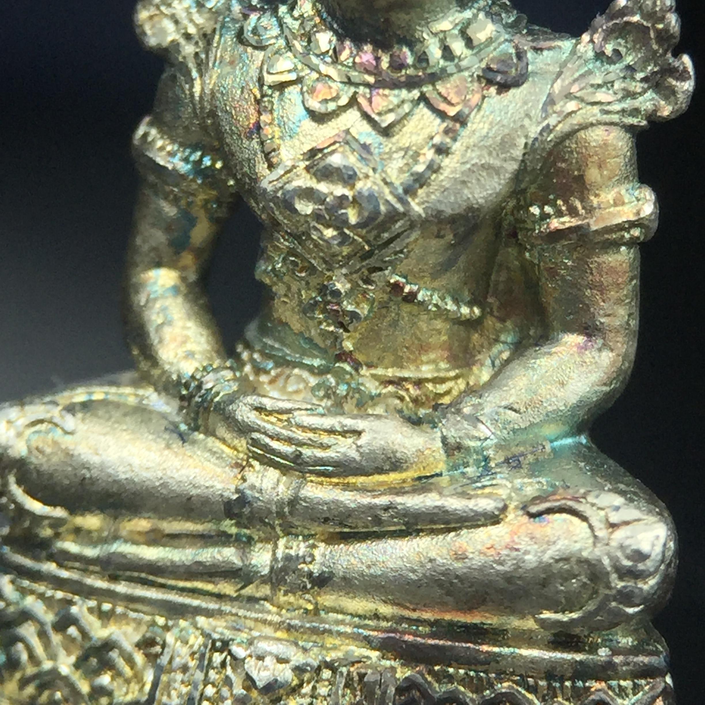 พระแก้วมรกต กรมสรรพสามิตจัดสร้างขึ้นเนื่องในโอกาสครบรอบ 64 ปีของกรมสรรพสามิต และเนื่องในวโรกาสที่พระบาทสมเด็จพระเจ้าอยู่หัวทรงครองราชย์ครบ50ปีเมื่อ พ.ศ.2539 เนื้อเงินทรายนวลขัดเงา(ผิวเดิมๆขึ้นสีรุ้งธรรมชาติสวย(สเน่ห์พระเนื้อเงินสีสันที่ธรรมชาติสรรค์สร้าง)