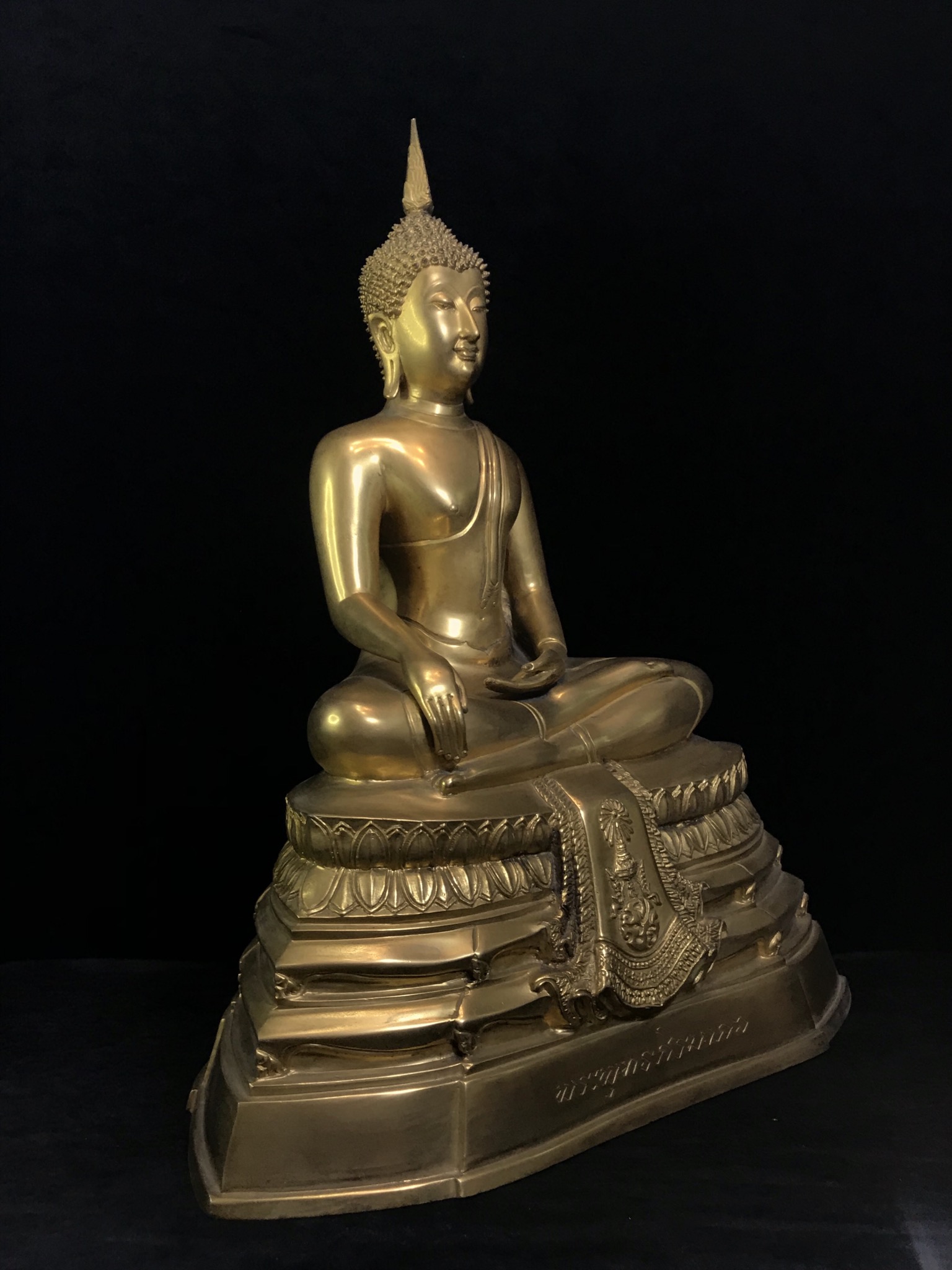 พระบูชาพระพุทธศิรมงคล ภปร. วัตถุมงคลคุ้มเกล้า ปี2524 ของมูลนิธิคุ้มเกล้า โรงพยาบาลภูมิพลจัดสร้าง ขนาดหน้าตัก 9 นิ้ว(ในหลวงทรงจุดไฟพระฤกษ์และเททอง)(พบเจอและหายากมาก)