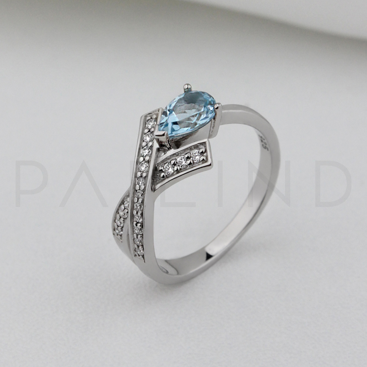 แหวนเงินประดับSKY BLUE TOPAZ ฝังเพชรรัสเซีย